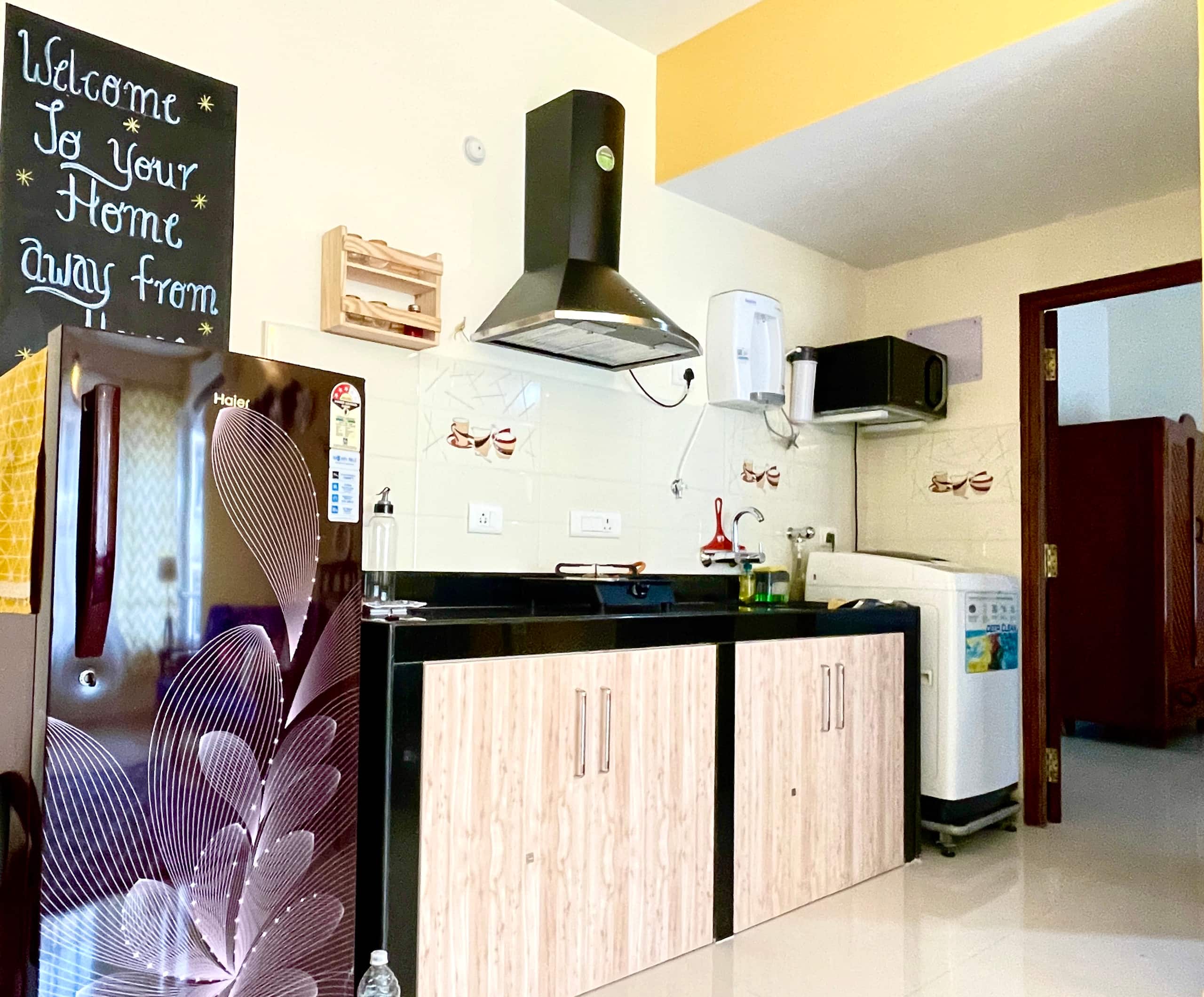 Designer 1BHK Apt|5min beachwalk|Hispeed wifi|pool 7
