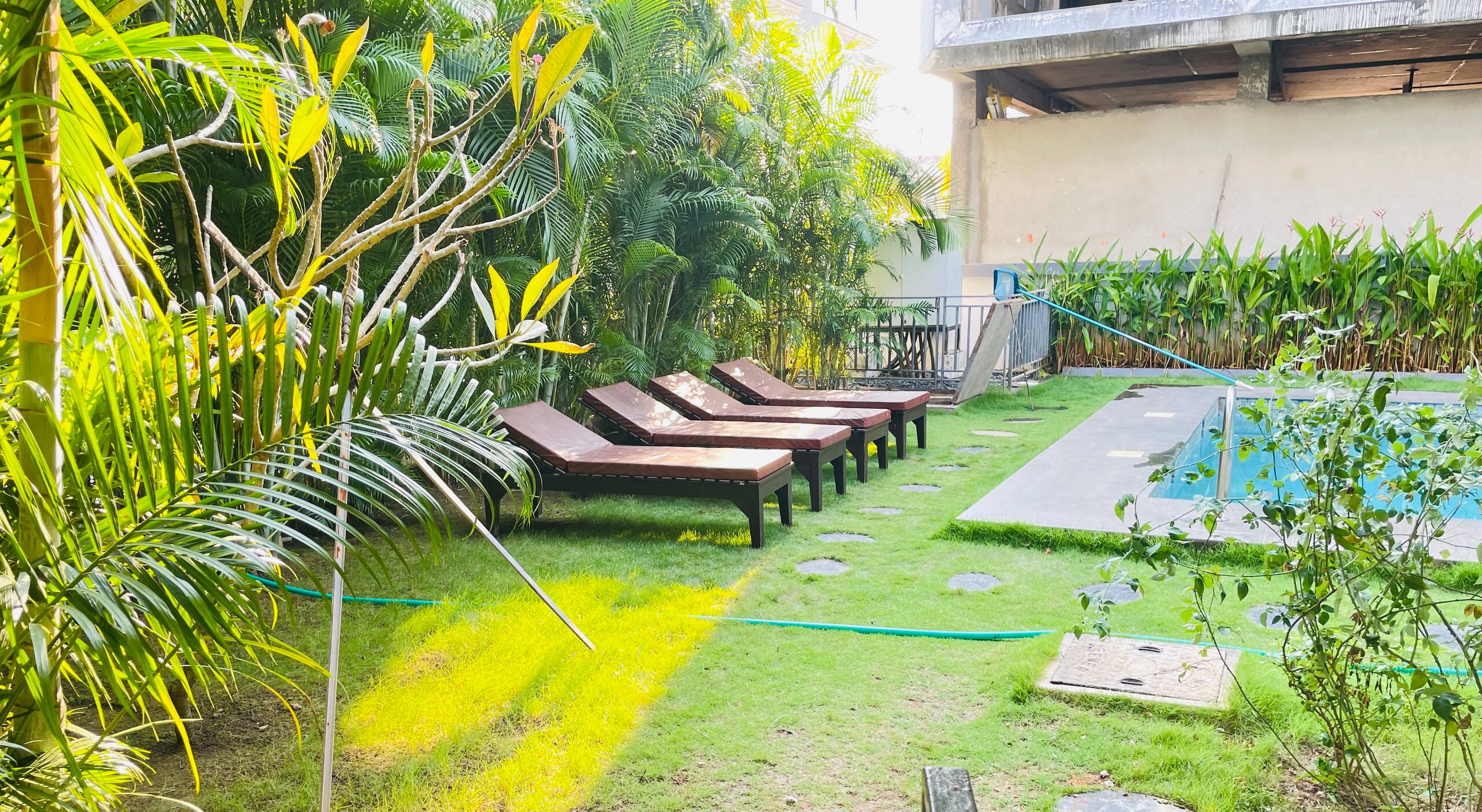 Designer 1BHK Apt|5min beachwalk|Hispeed wifi|pool 13
