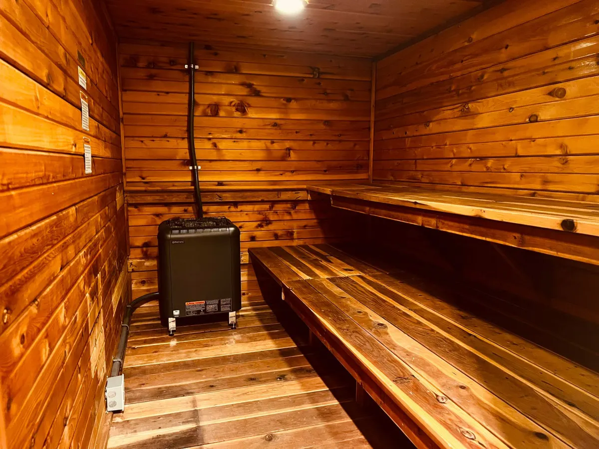 NEW Sauna & Private Hot Tub Overlooking Pikes Peak 2