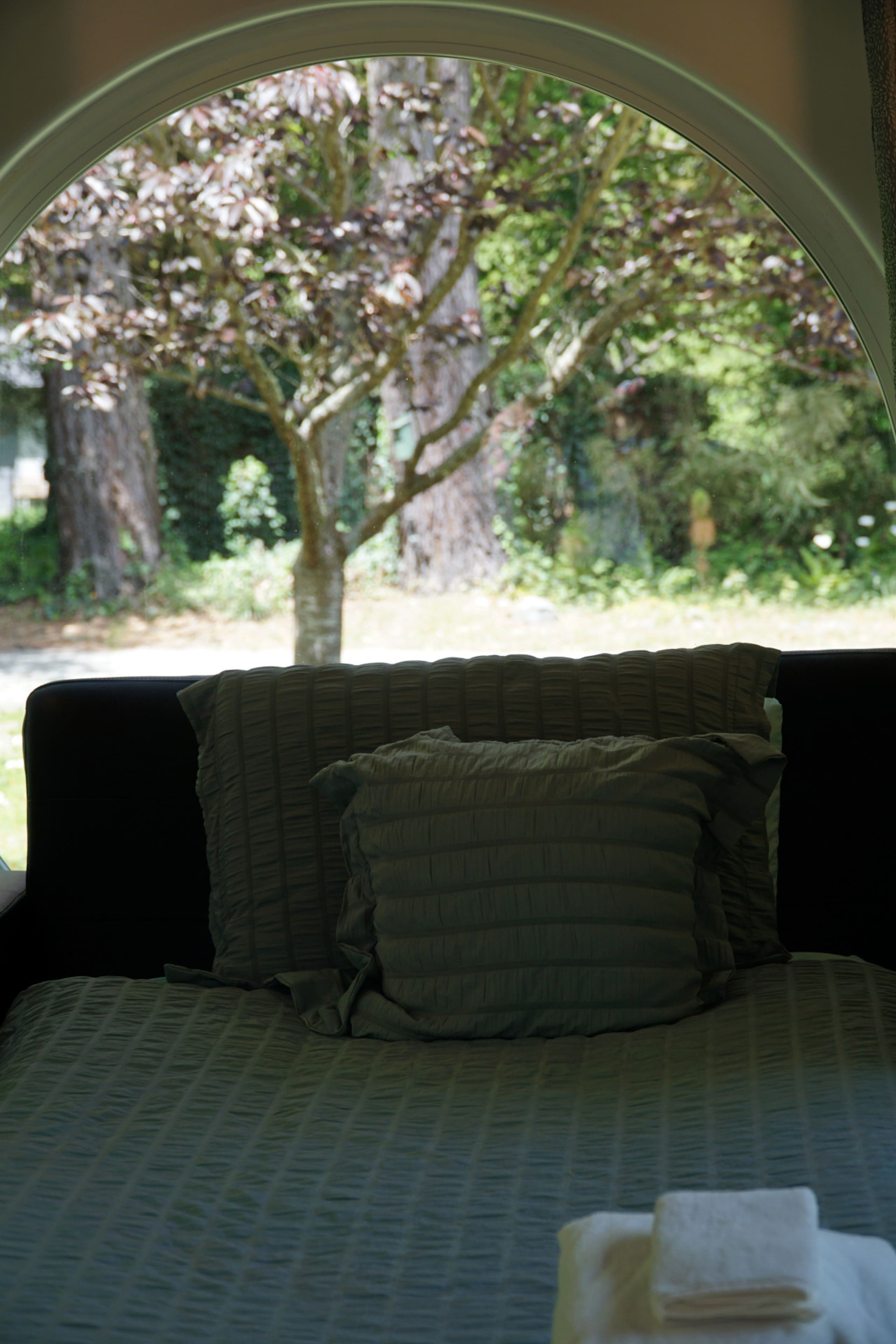 Emerald River Retreat- River-Front, Spa & Fire pit 35