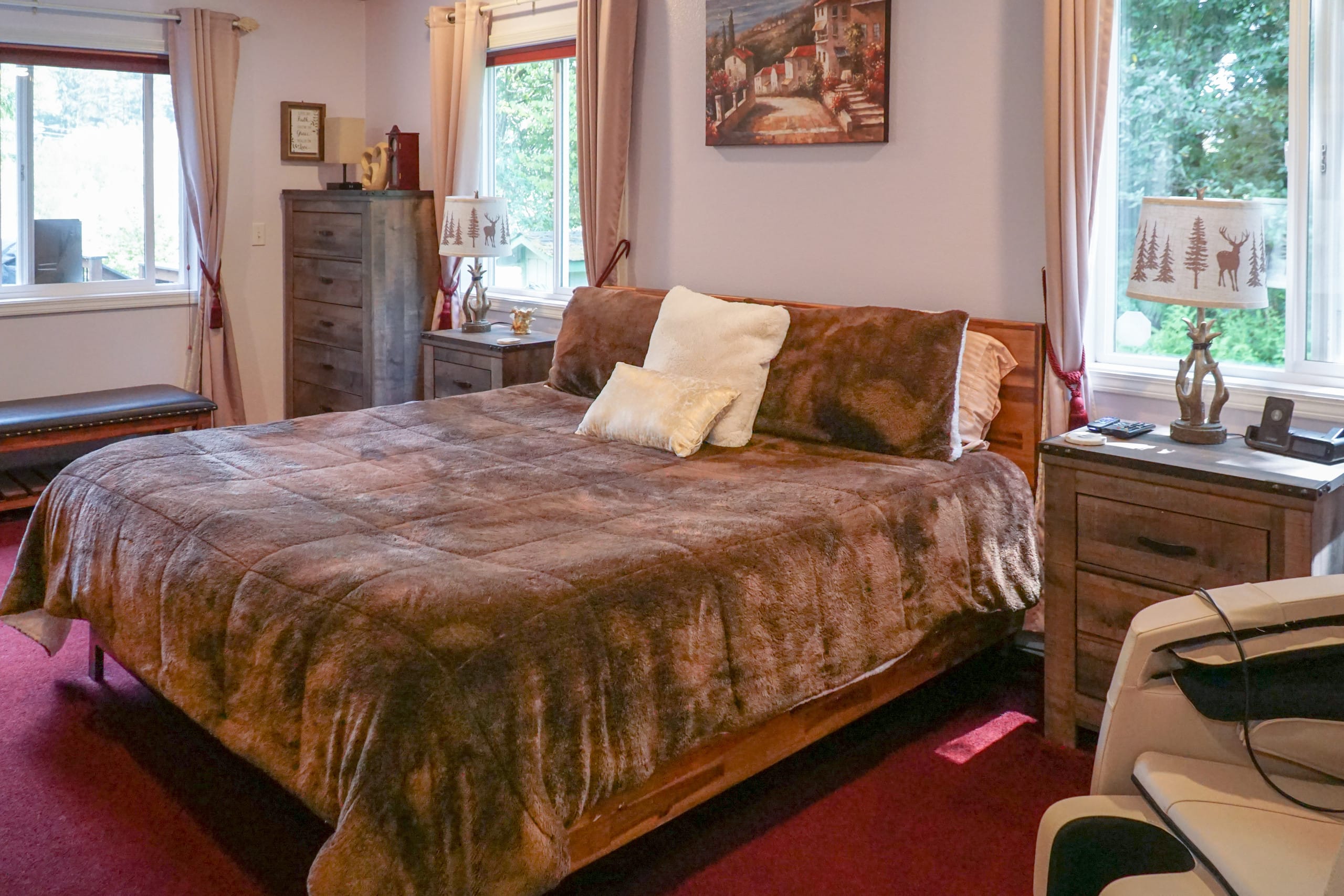Emerald River Retreat- River-Front, Spa & Fire pit 23