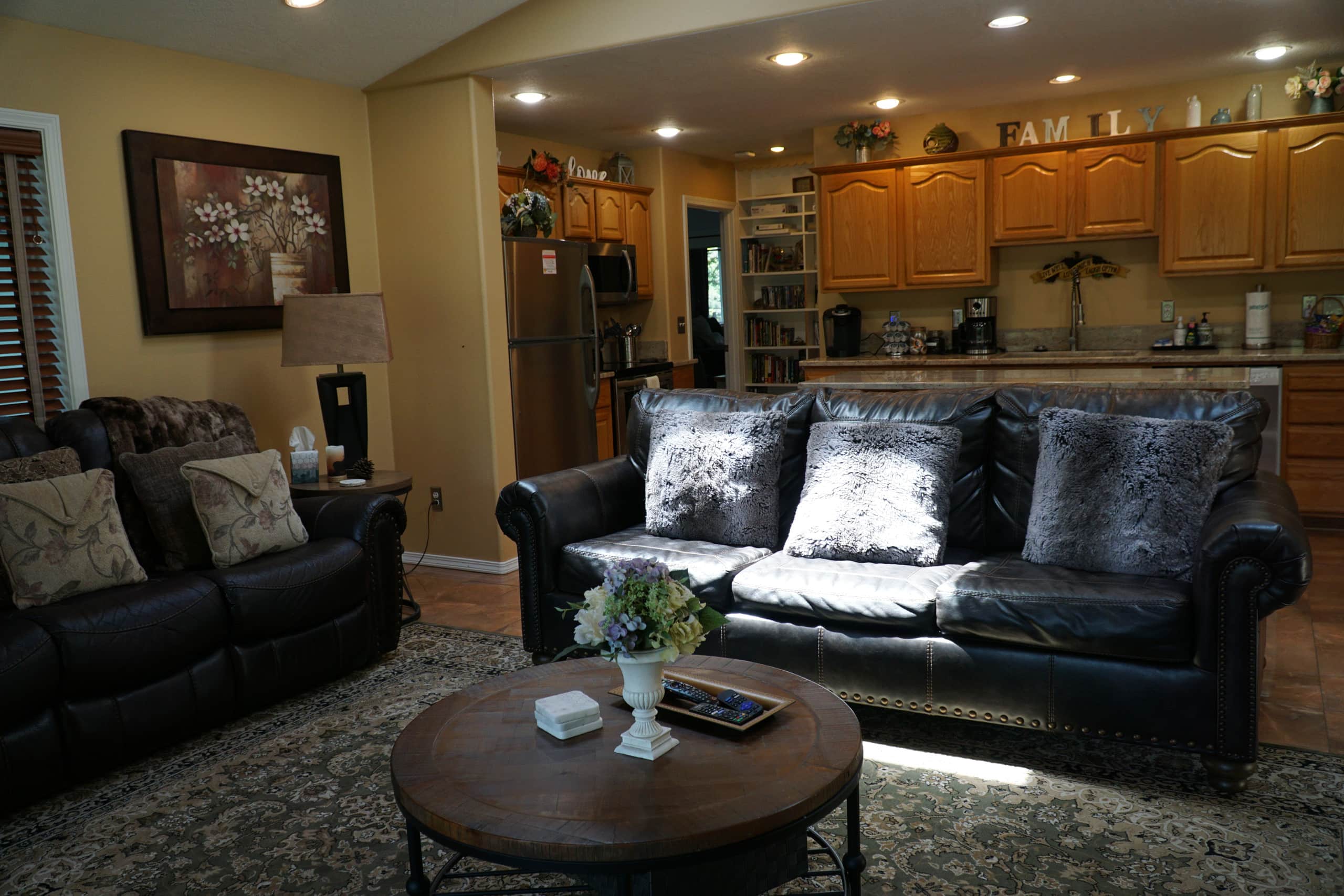 Emerald River Retreat- River-Front, Spa & Fire pit 12