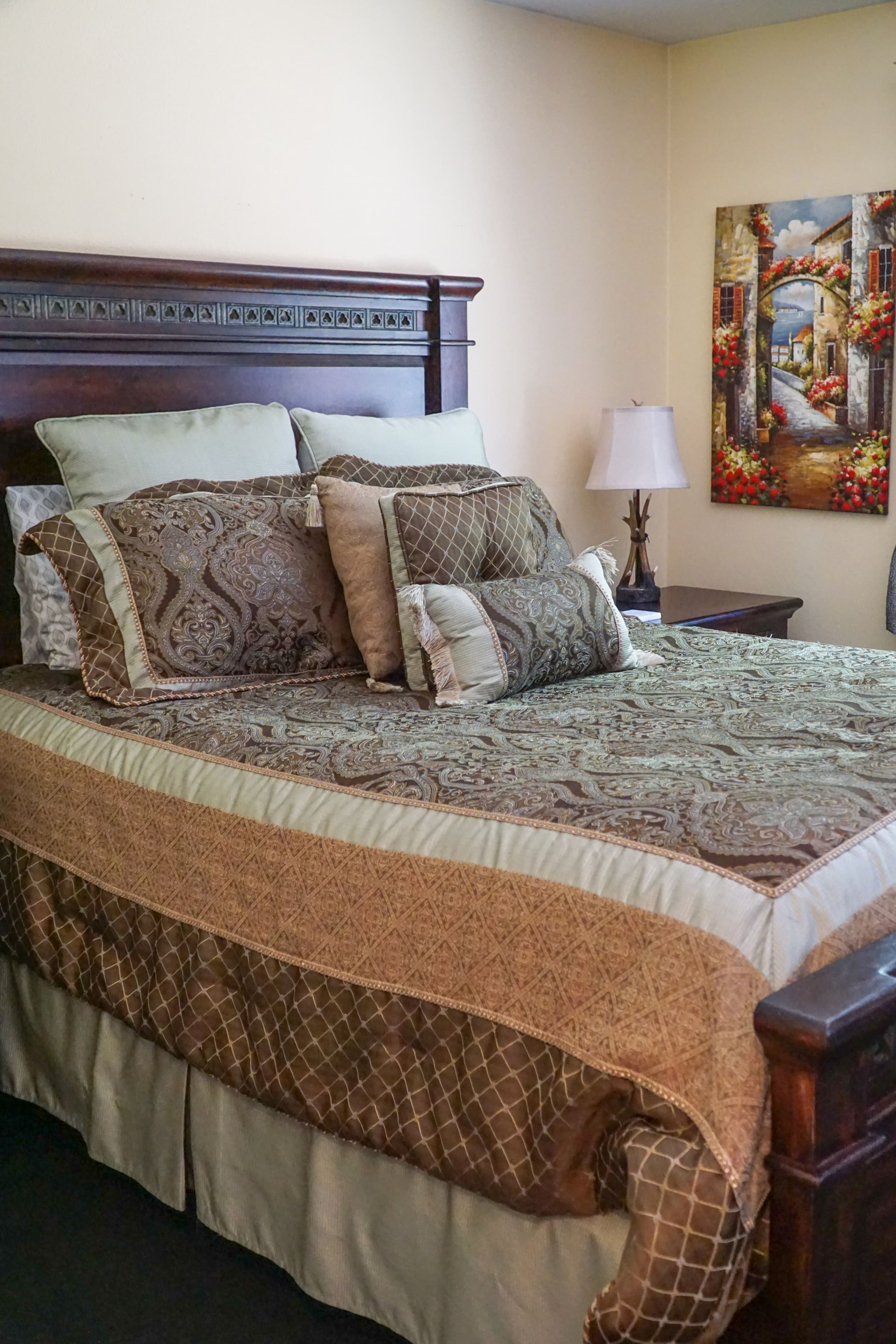 Emerald River Retreat- River-Front, Spa & Fire pit 27