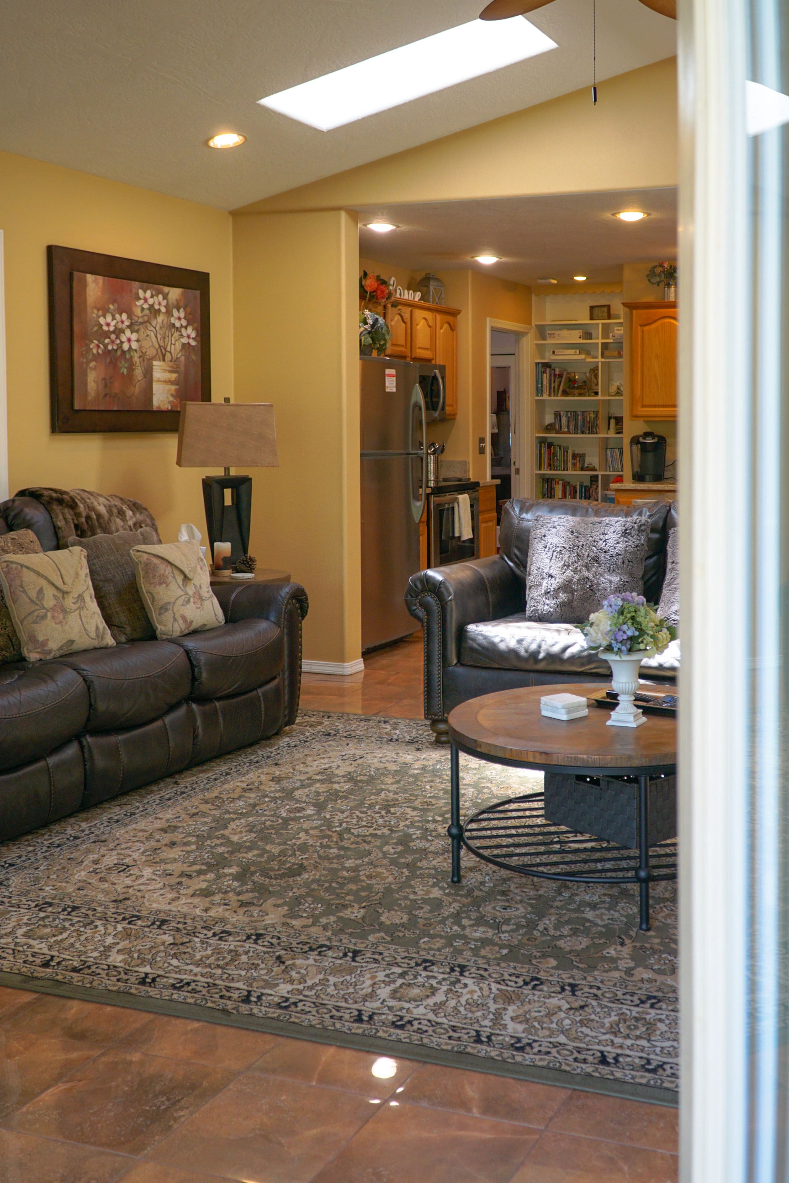 Emerald River Retreat- River-Front, Spa & Fire pit 14