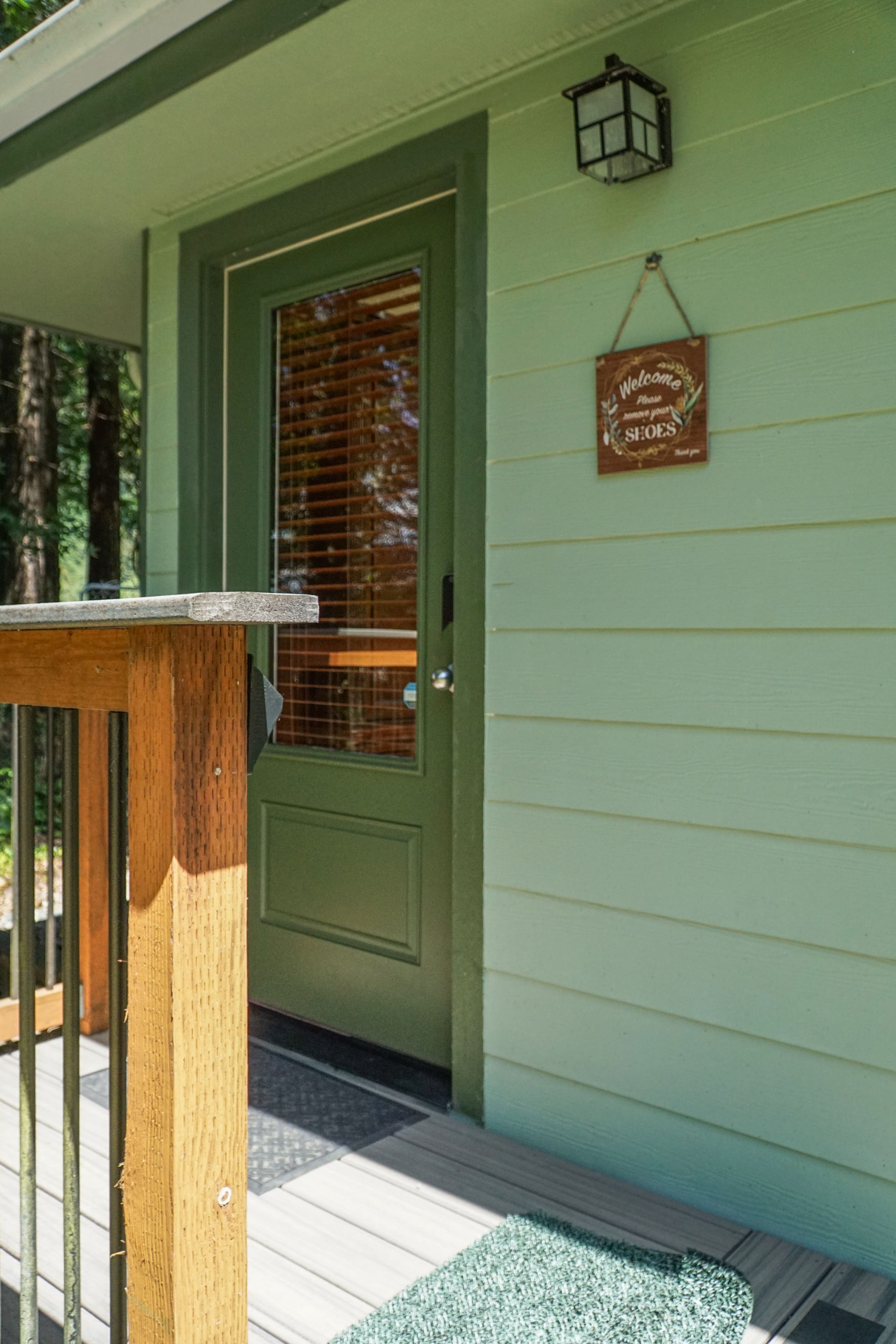 Emerald River Retreat- River-Front, Spa & Fire pit 30