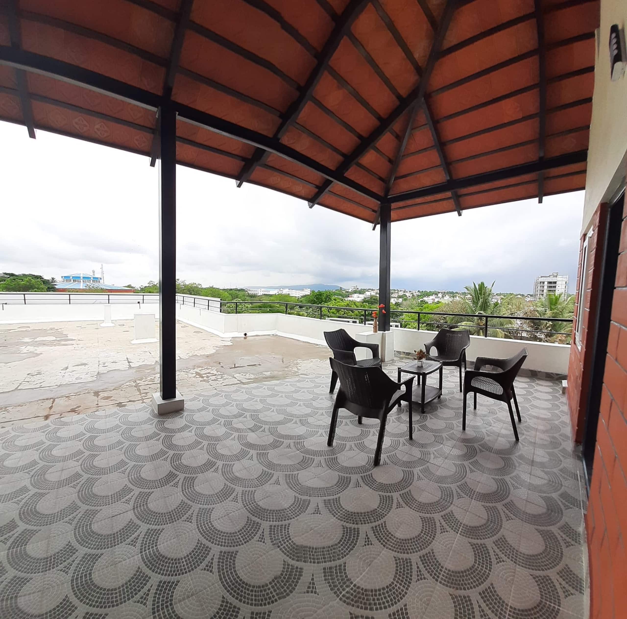 Siri Penthouse-Stunning 2 bhk with a huge terrace! 10