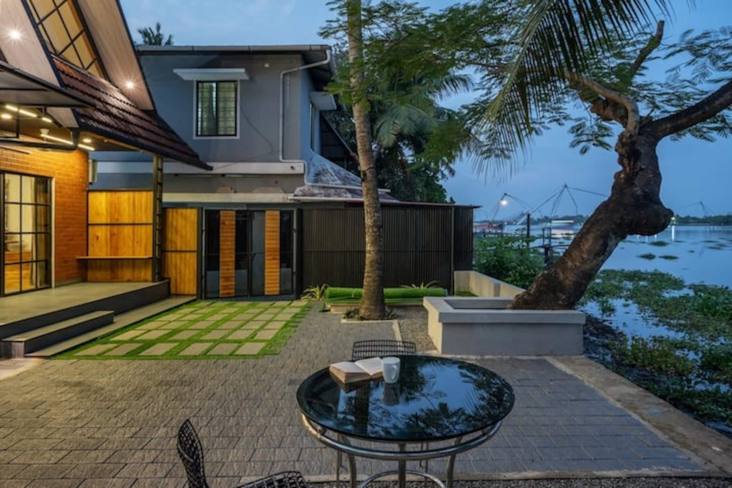 Marina Lounge Waterfront Villa in Kochi 22