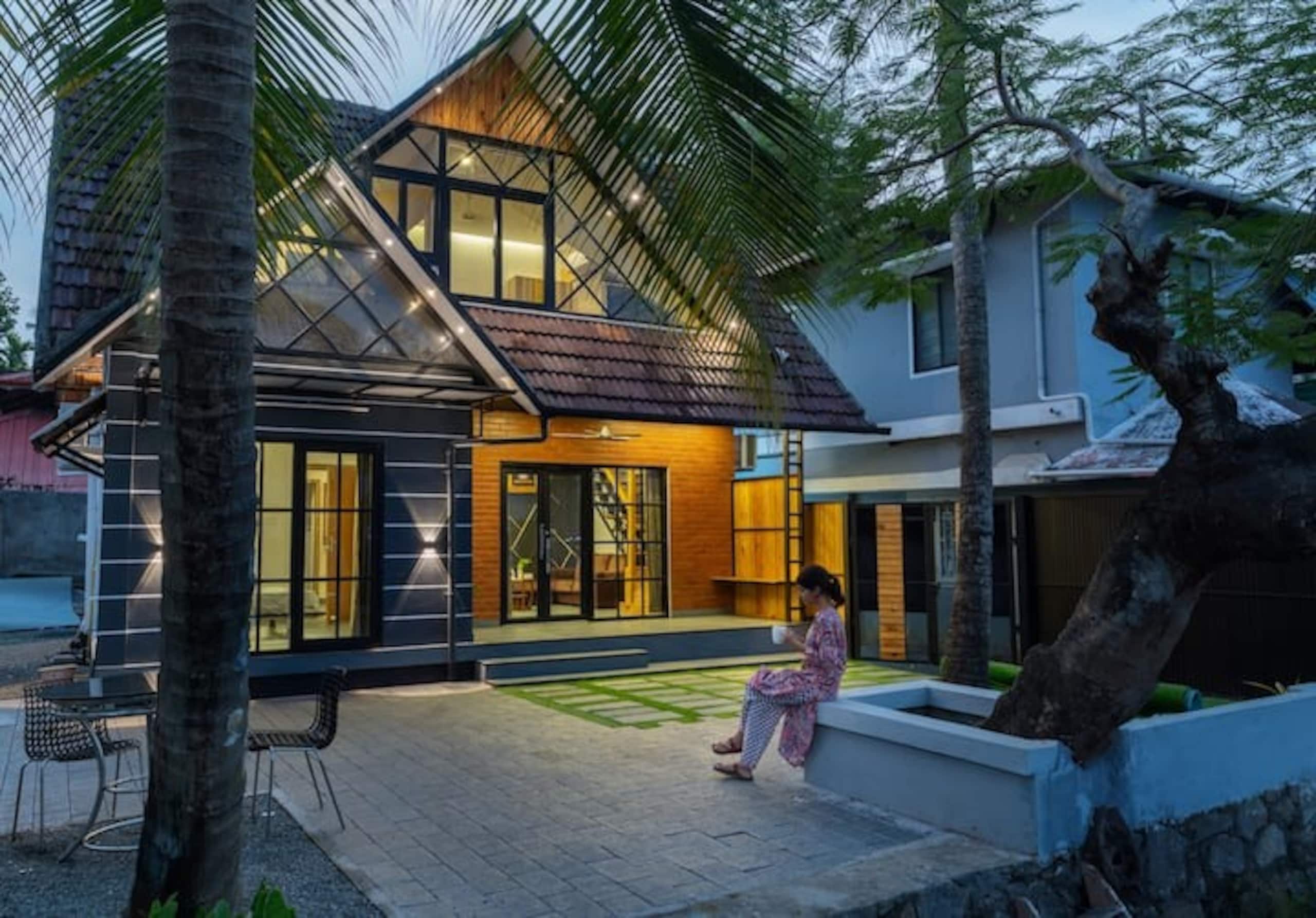 Marina Lounge Waterfront Villa in Kochi 23