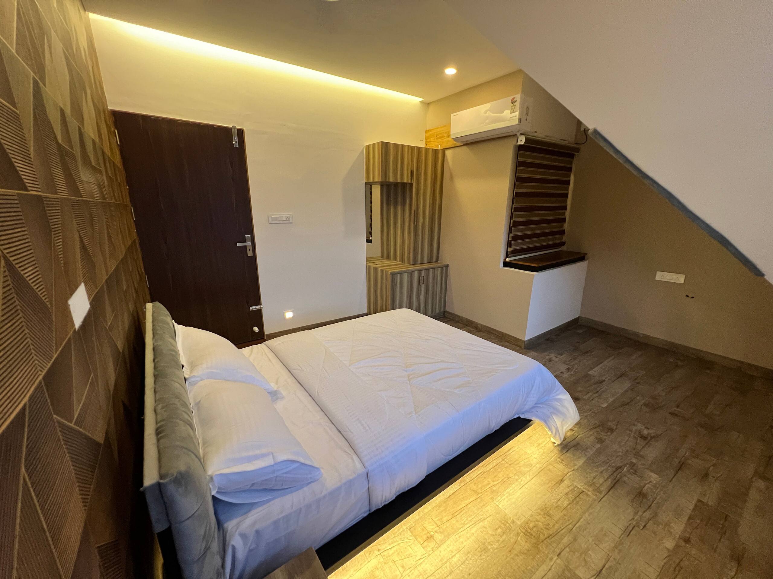 Marina Lounge Waterfront Villa in Kochi 16
