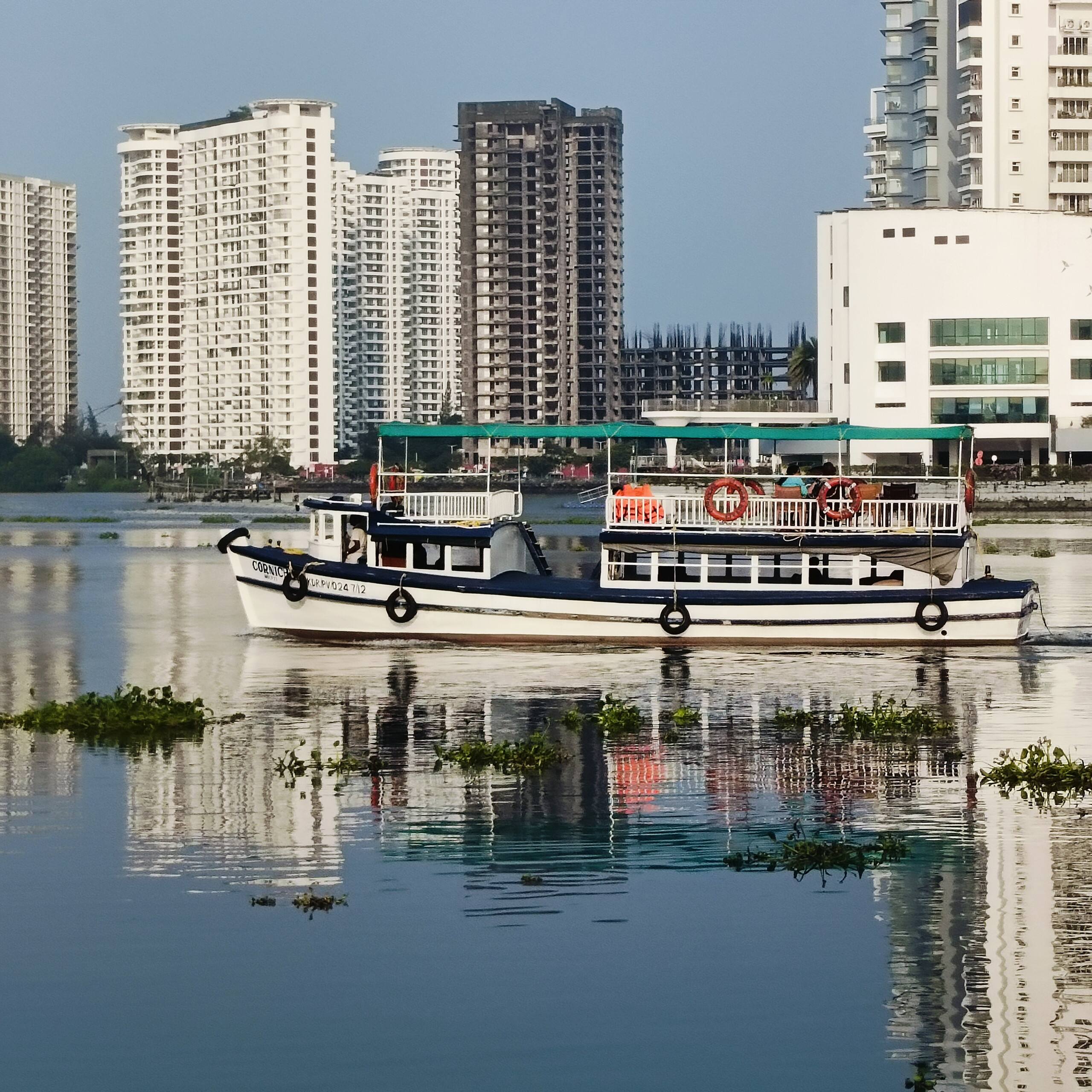 Marina Lounge Waterfront Villa in Kochi 8