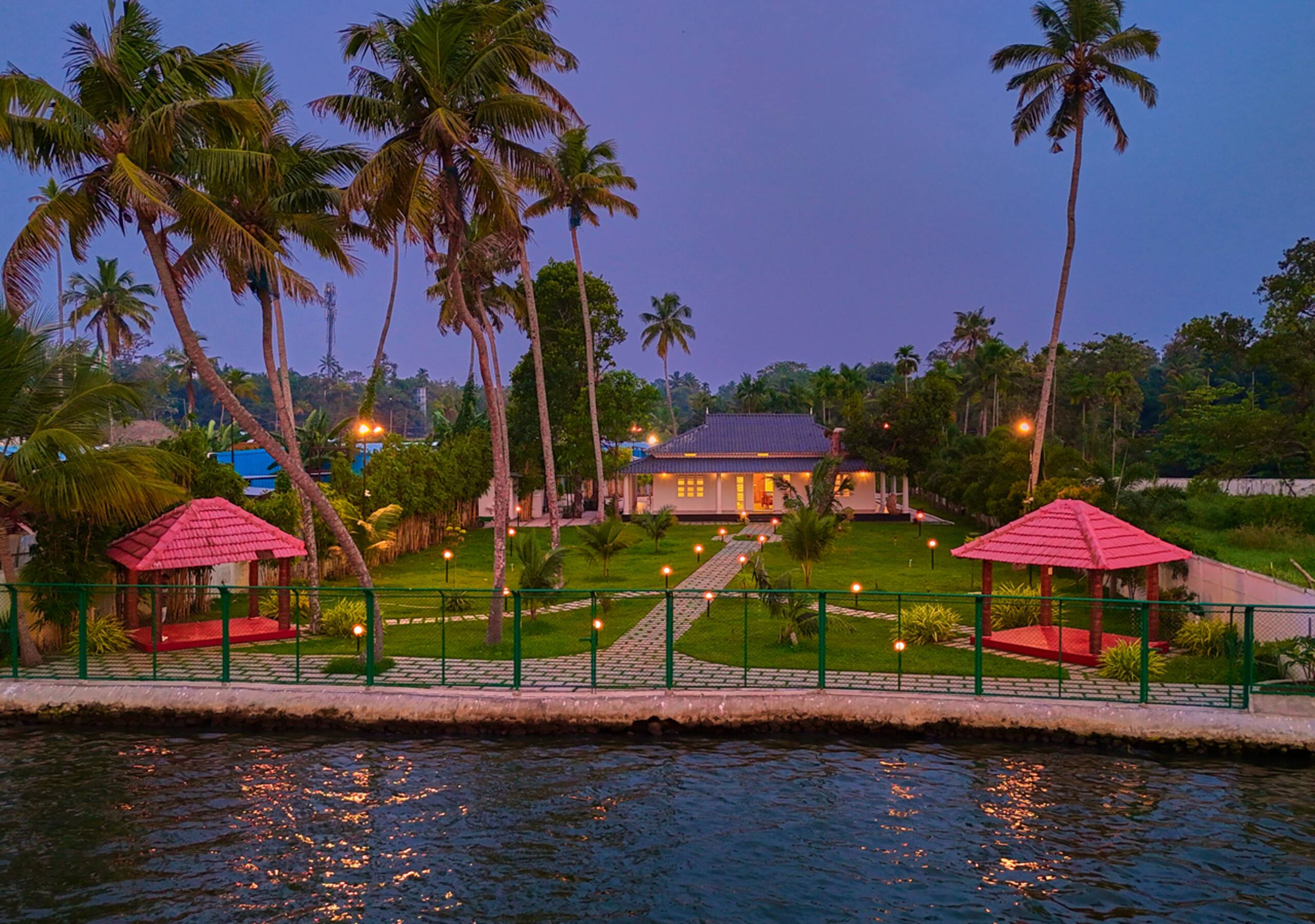 Pet Friendly Lake Villa in Ashtamudi, Kollam — photo 5
