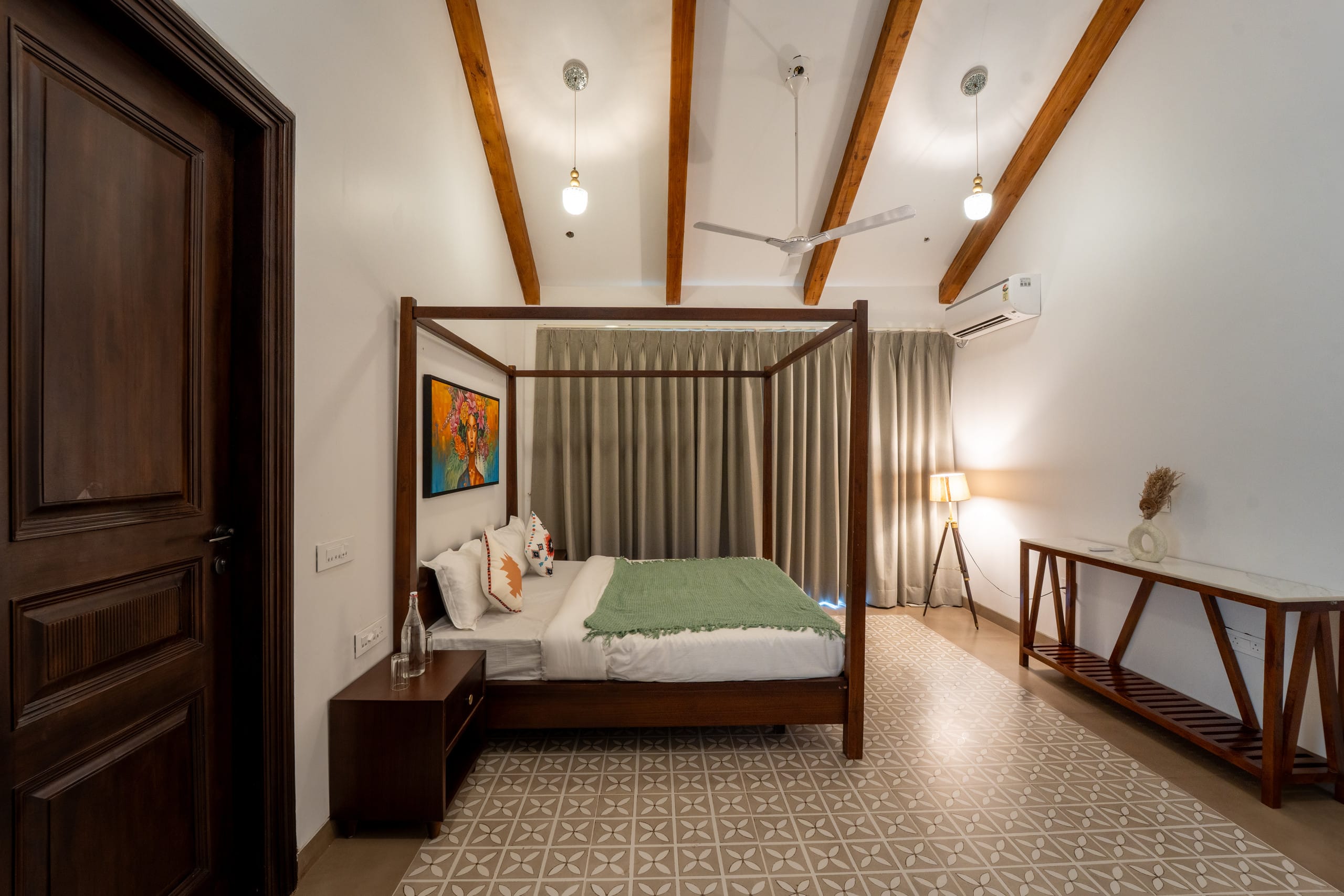Posh 4BHK New Villa with Private Pool in Candolim 25