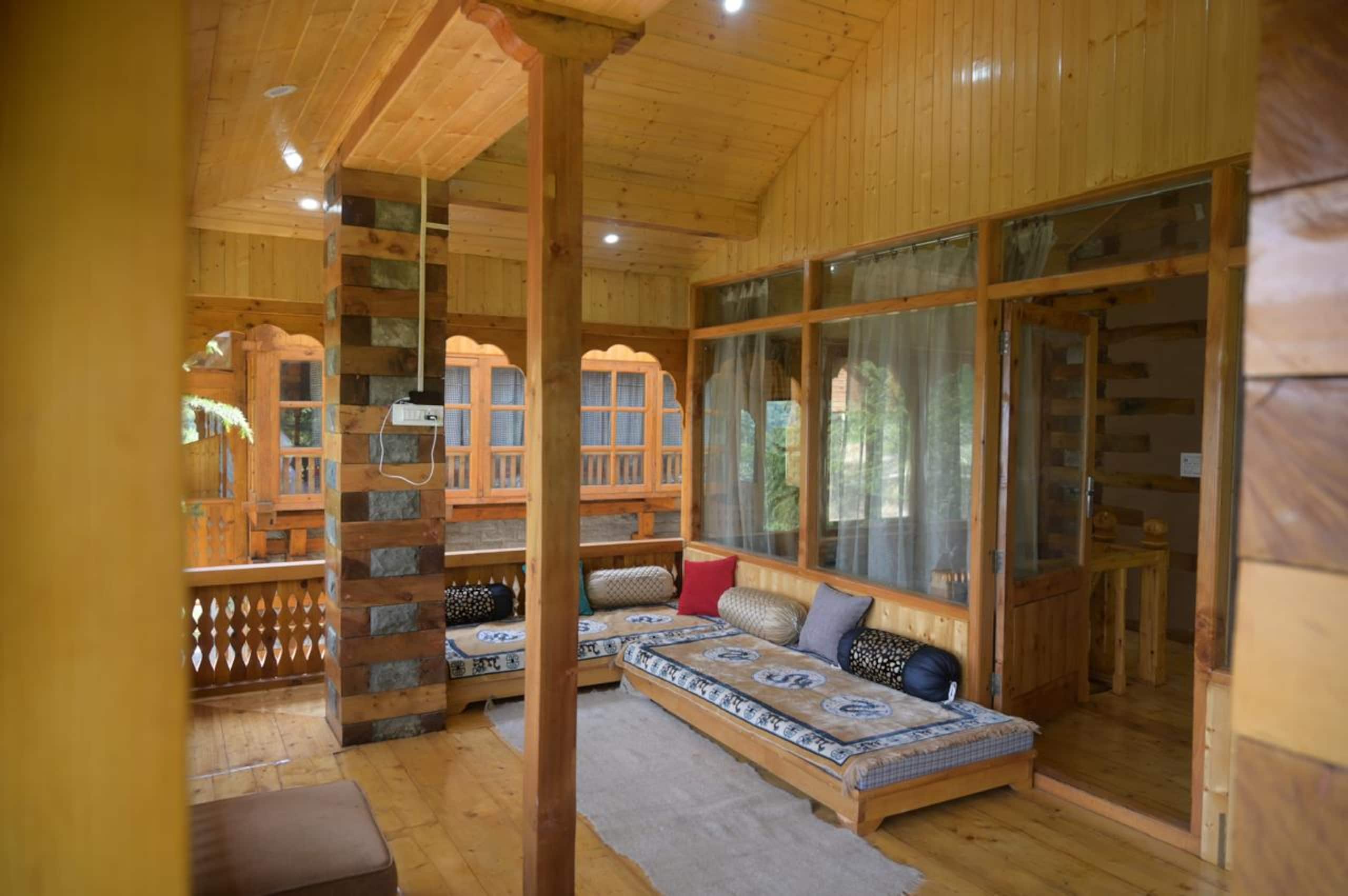 Kath Kuni Duplex Stay @ Jana Trails Chalet, Manali 9