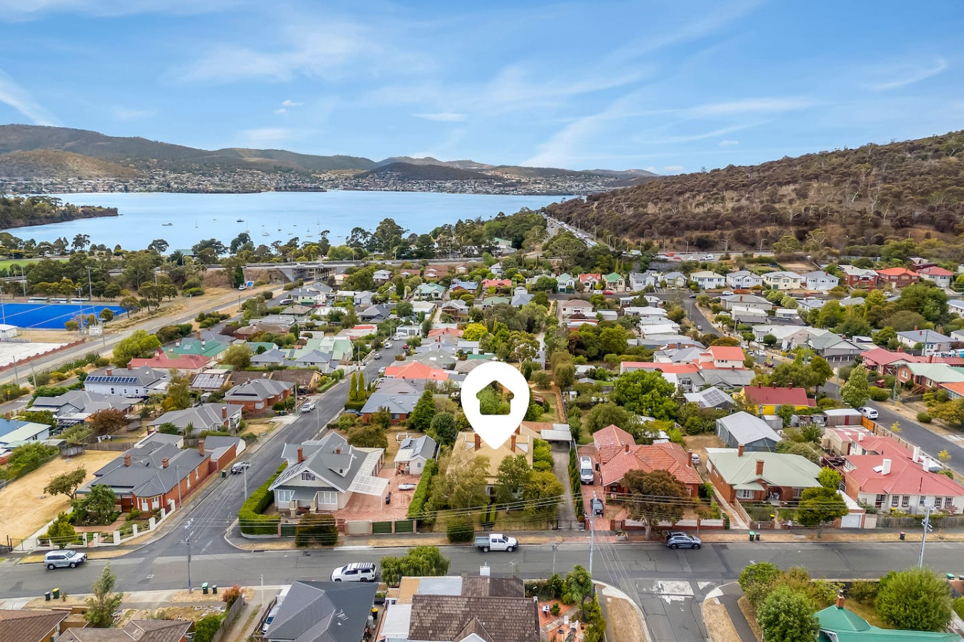 "Landport" Charming Historic Home, Modern Comforts 3