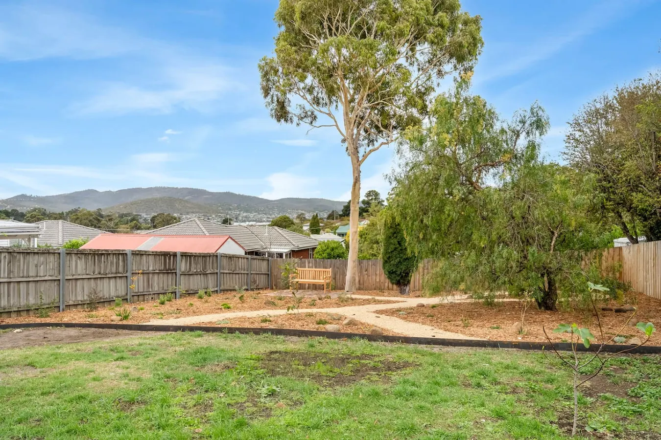 "Landport" Charming Historic Home, Modern Comforts 8