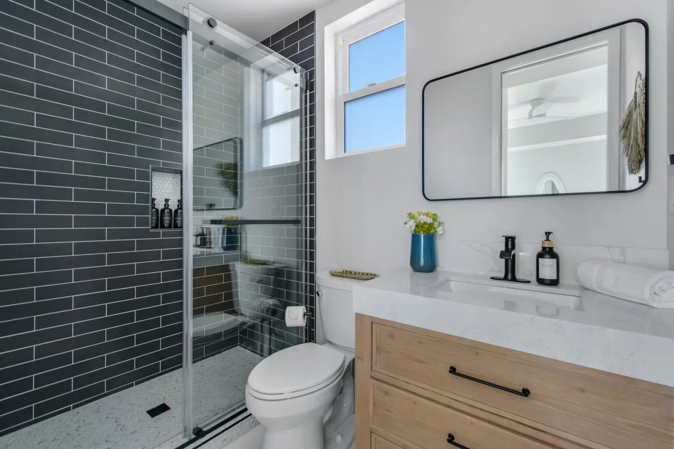 Beachfront Bliss in Huntington Beach: Luxury Ocean View Rental! 19