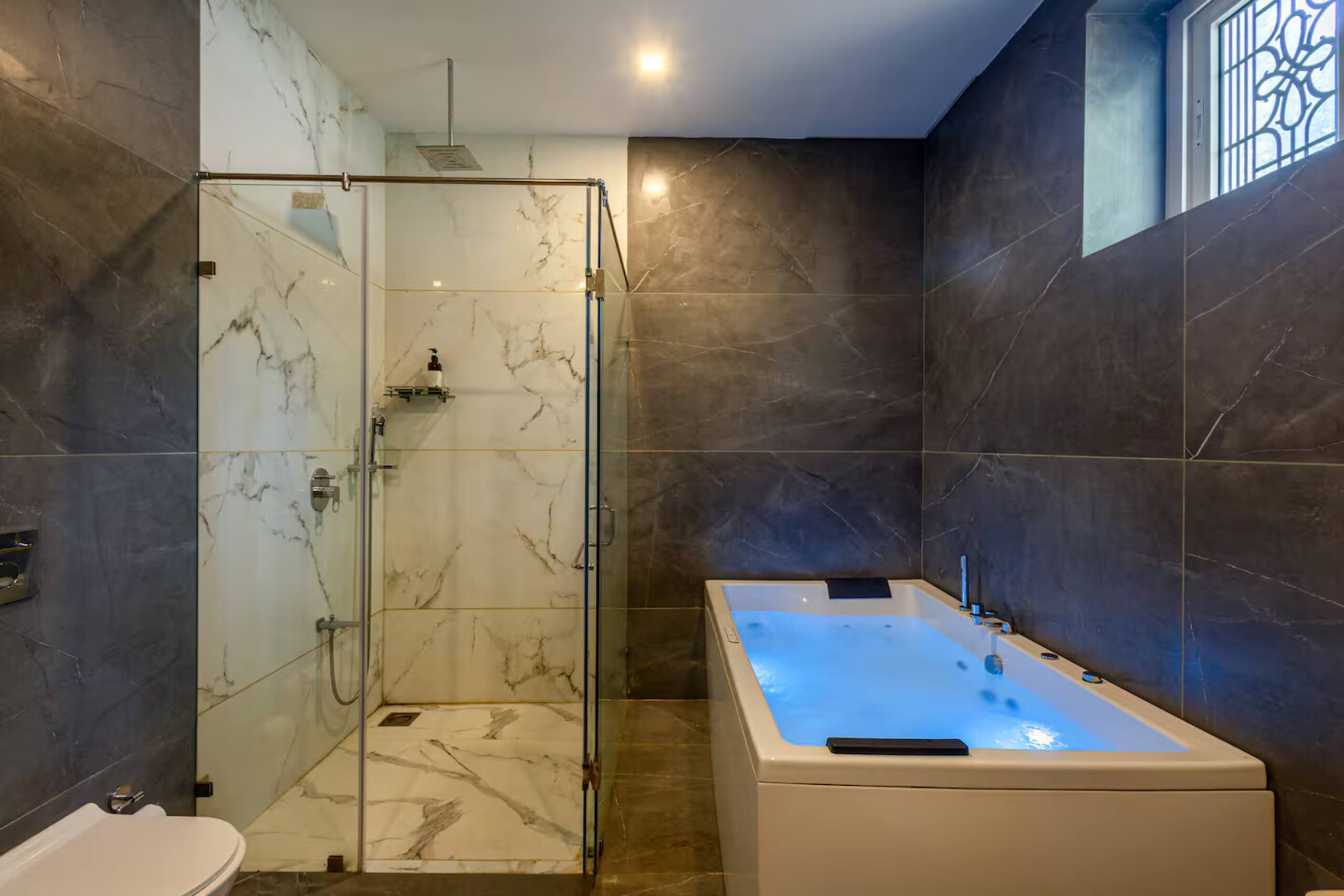 VillaRouz-Luxury Pool| Vagator|Jacuzzi|Chef|lawn 15