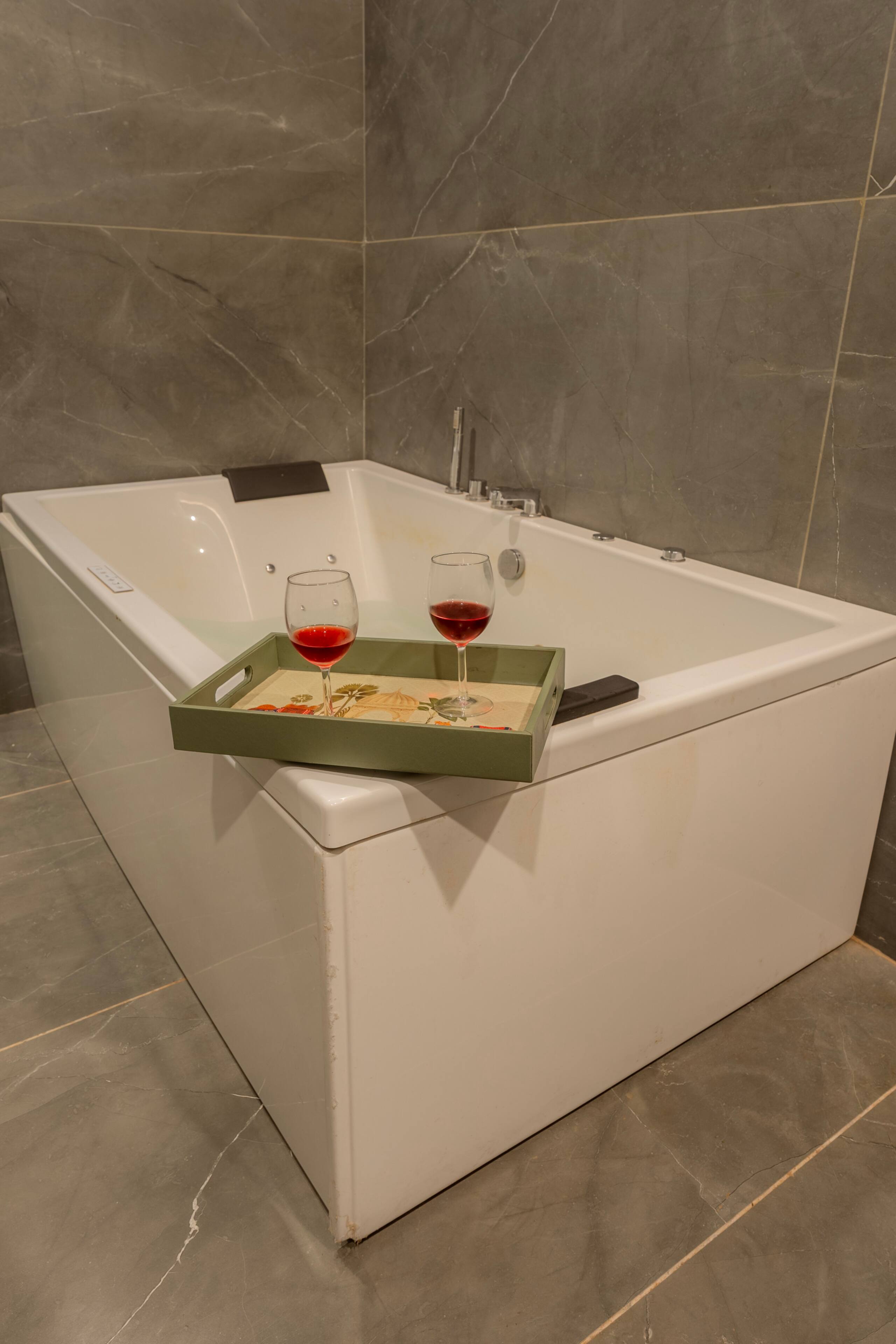 VillaRouz-Luxury Pool| Vagator|Jacuzzi|Chef|lawn 16