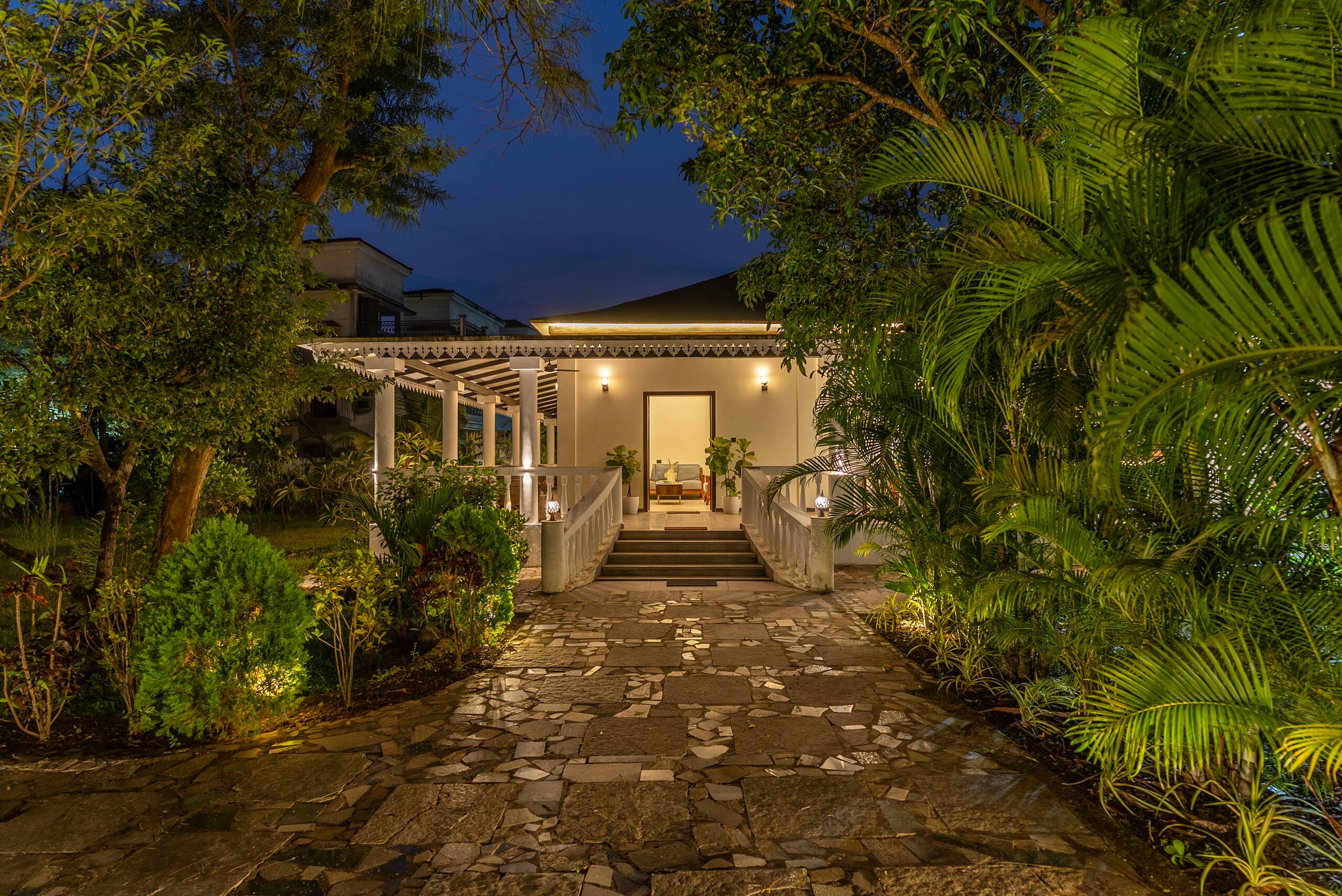 VillaRouz-Luxury Pool| Vagator|Jacuzzi|Chef|lawn