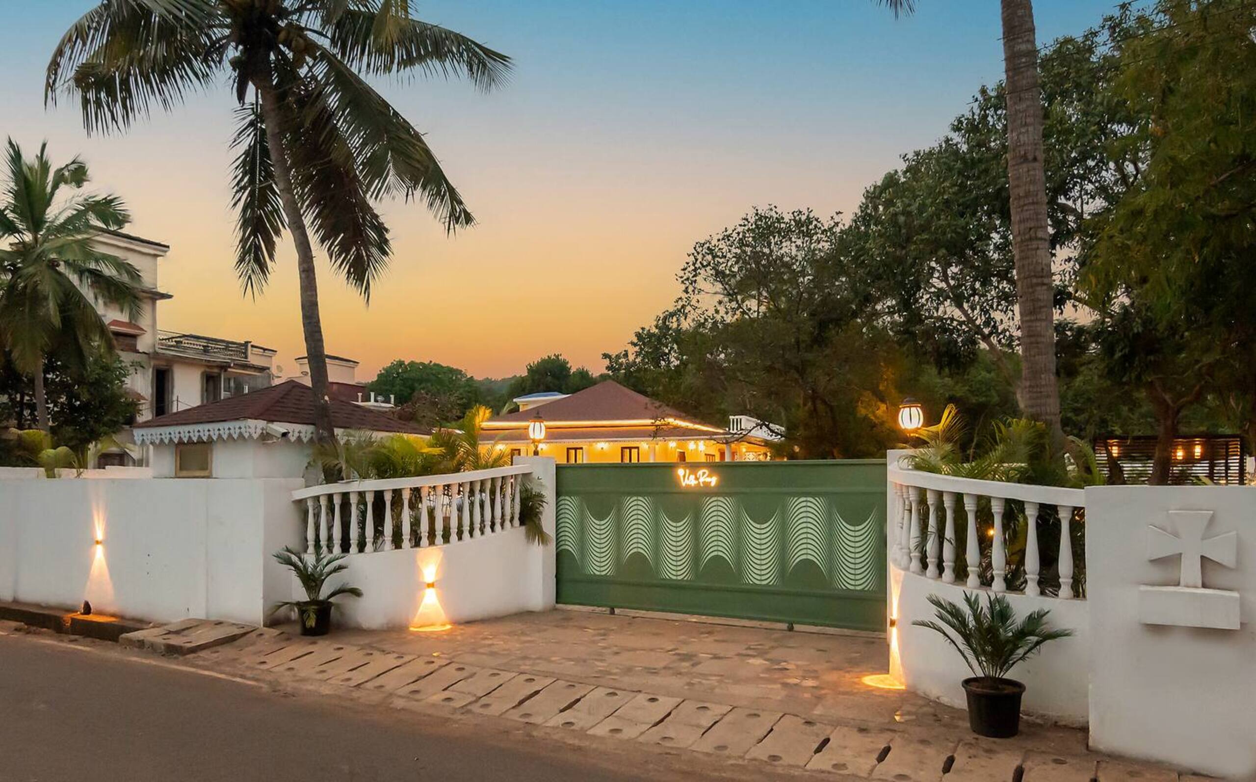 VillaRouz-Luxury Pool| Vagator|Jacuzzi|Chef|lawn 6