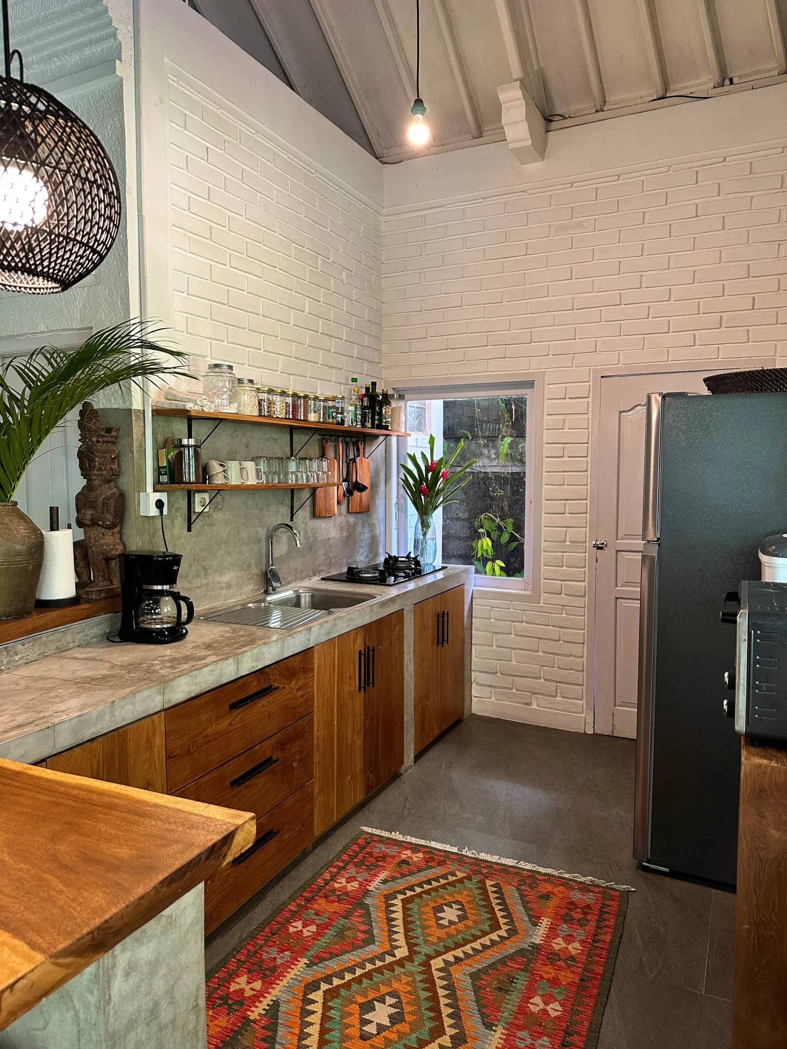 Central & spacious 2BR Family home w big terrace 2