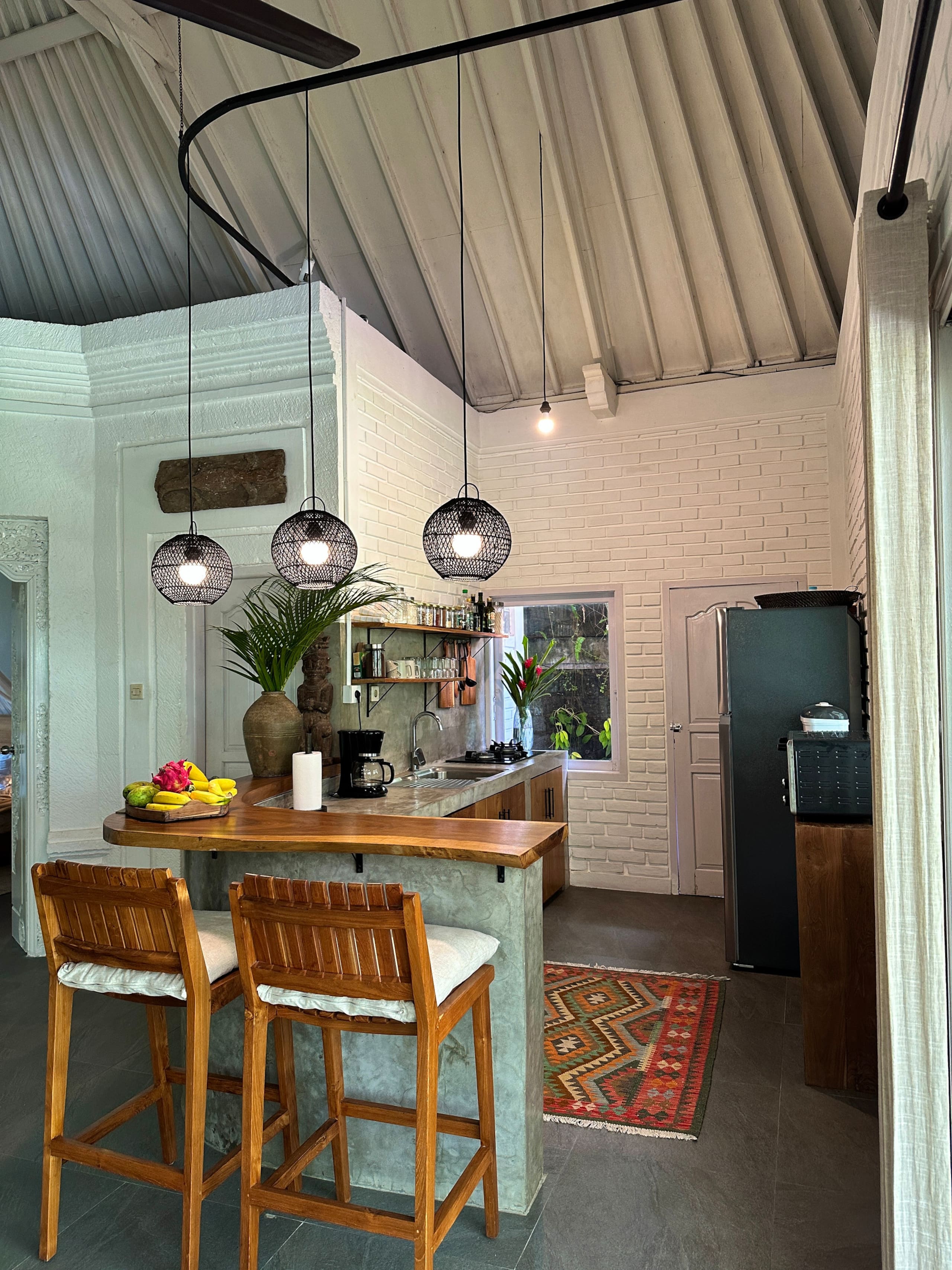 Central & spacious 2BR Family home w big terrace — photo 3