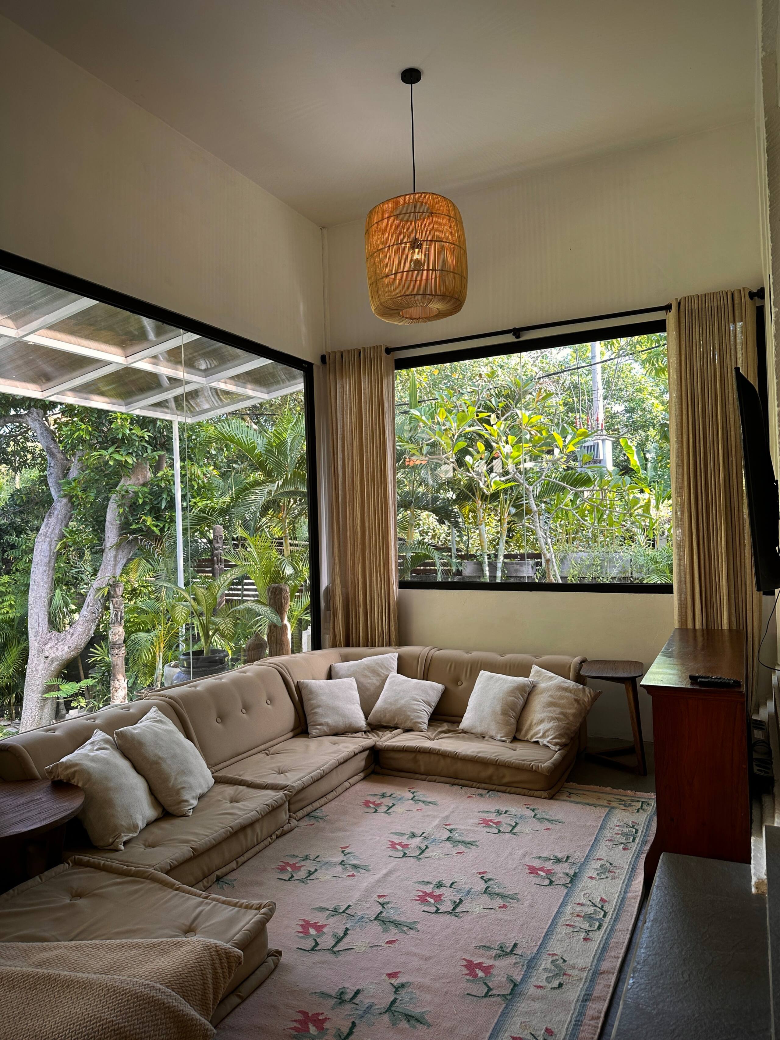 Central & spacious 2BR Family home w big terrace — photo 4