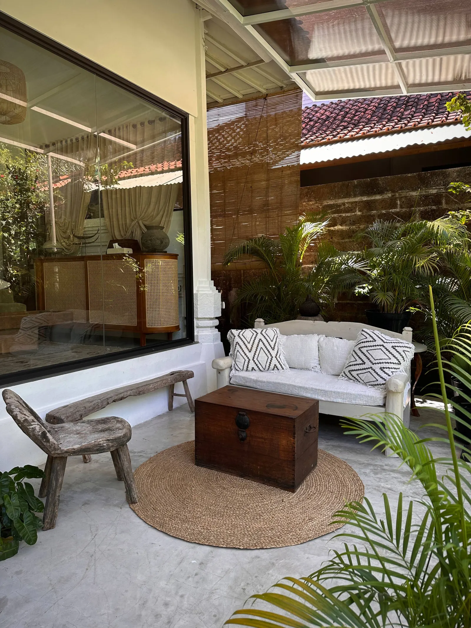 Central & spacious 2BR Family home w big terrace 19