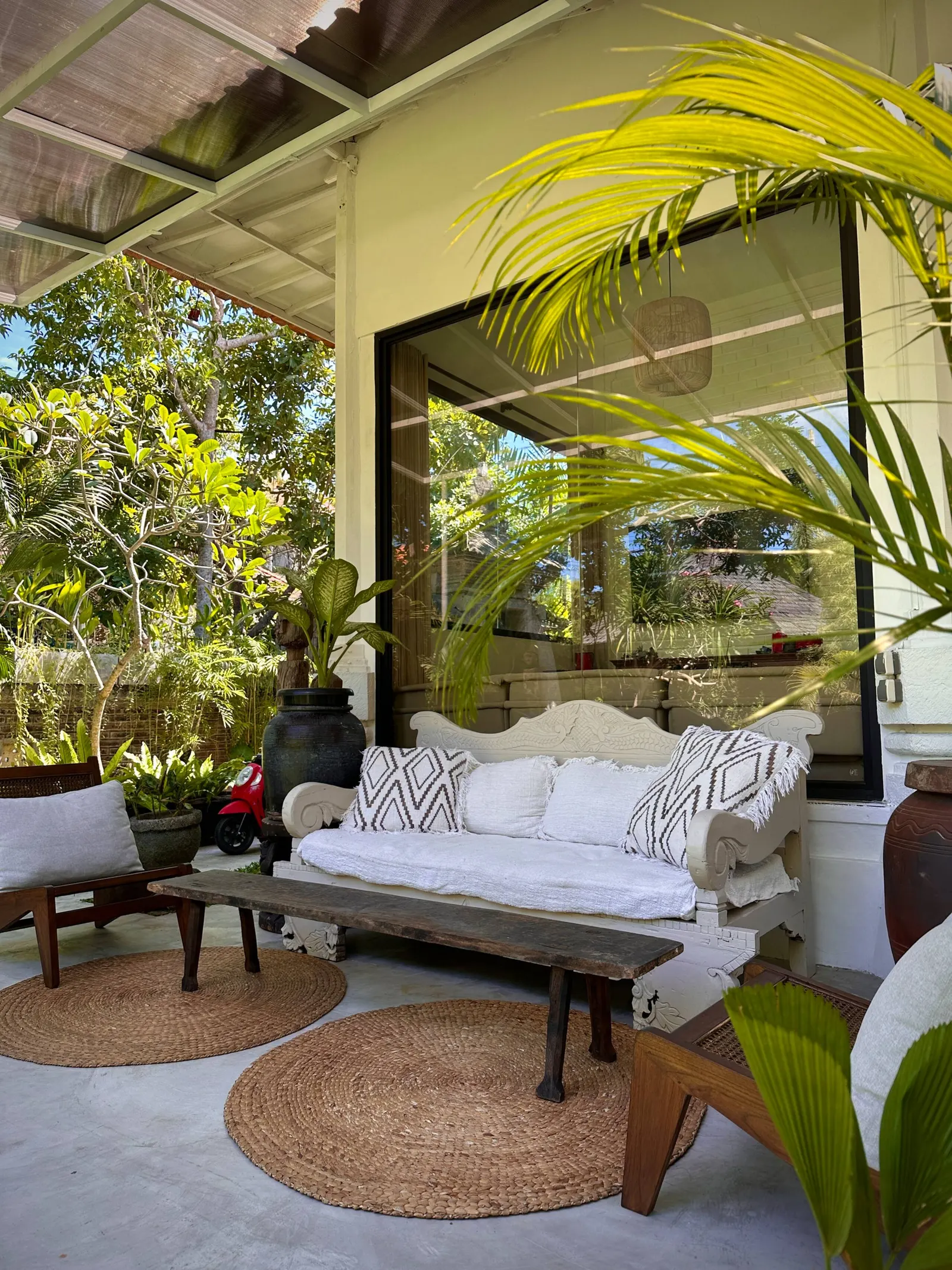 Central & spacious 2BR Family home w big terrace 18
