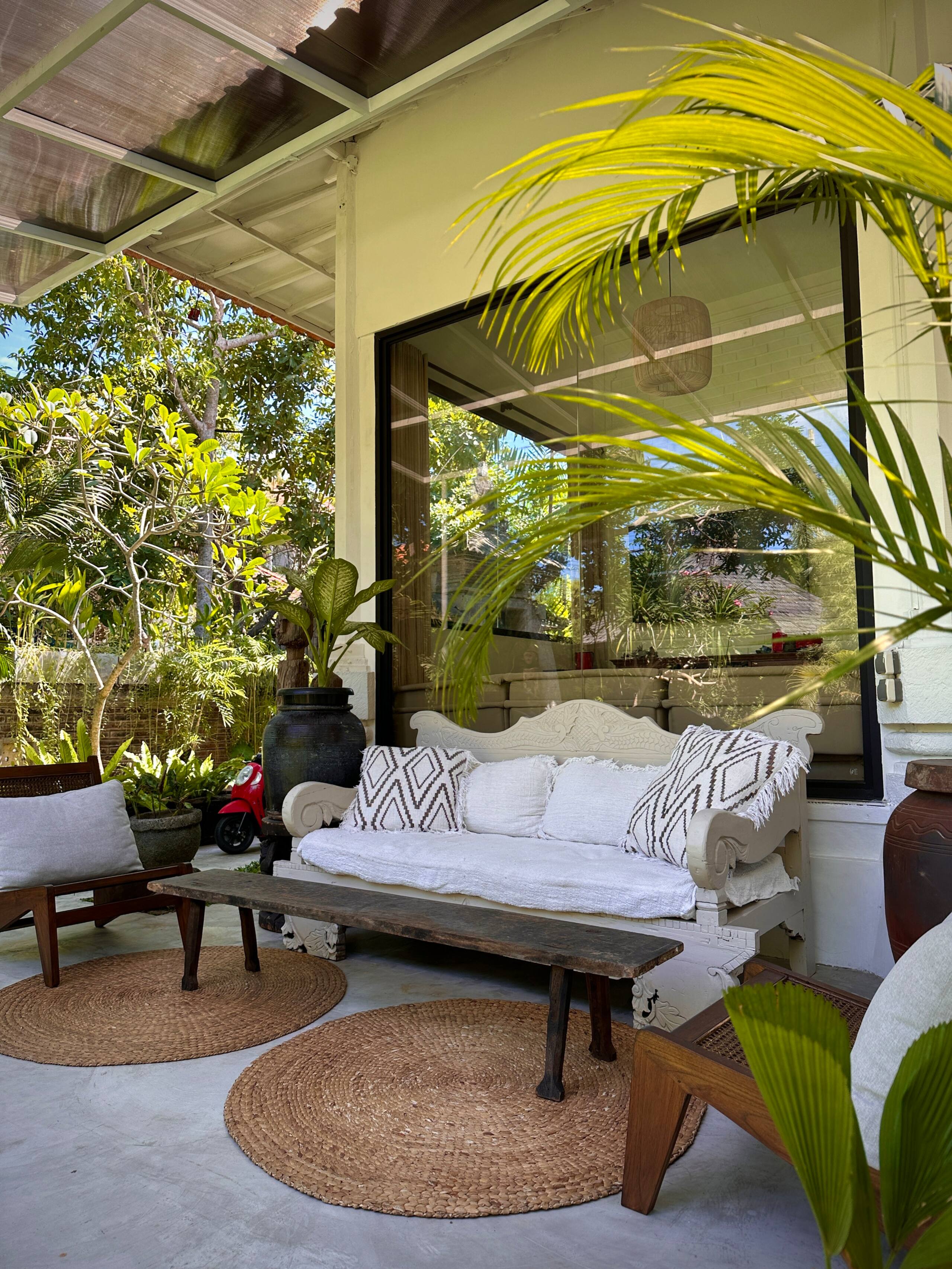 Central & spacious 2BR Family home w big terrace 18
