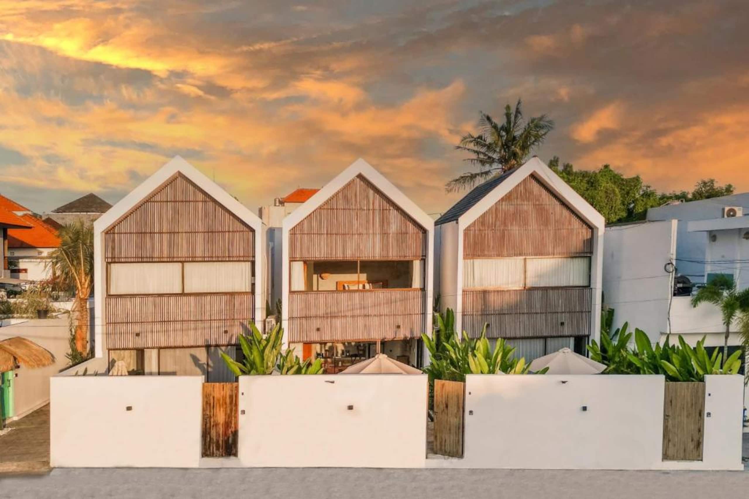 Chic Canggu Escape: Stylish 1BR Private Pool Villa 18
