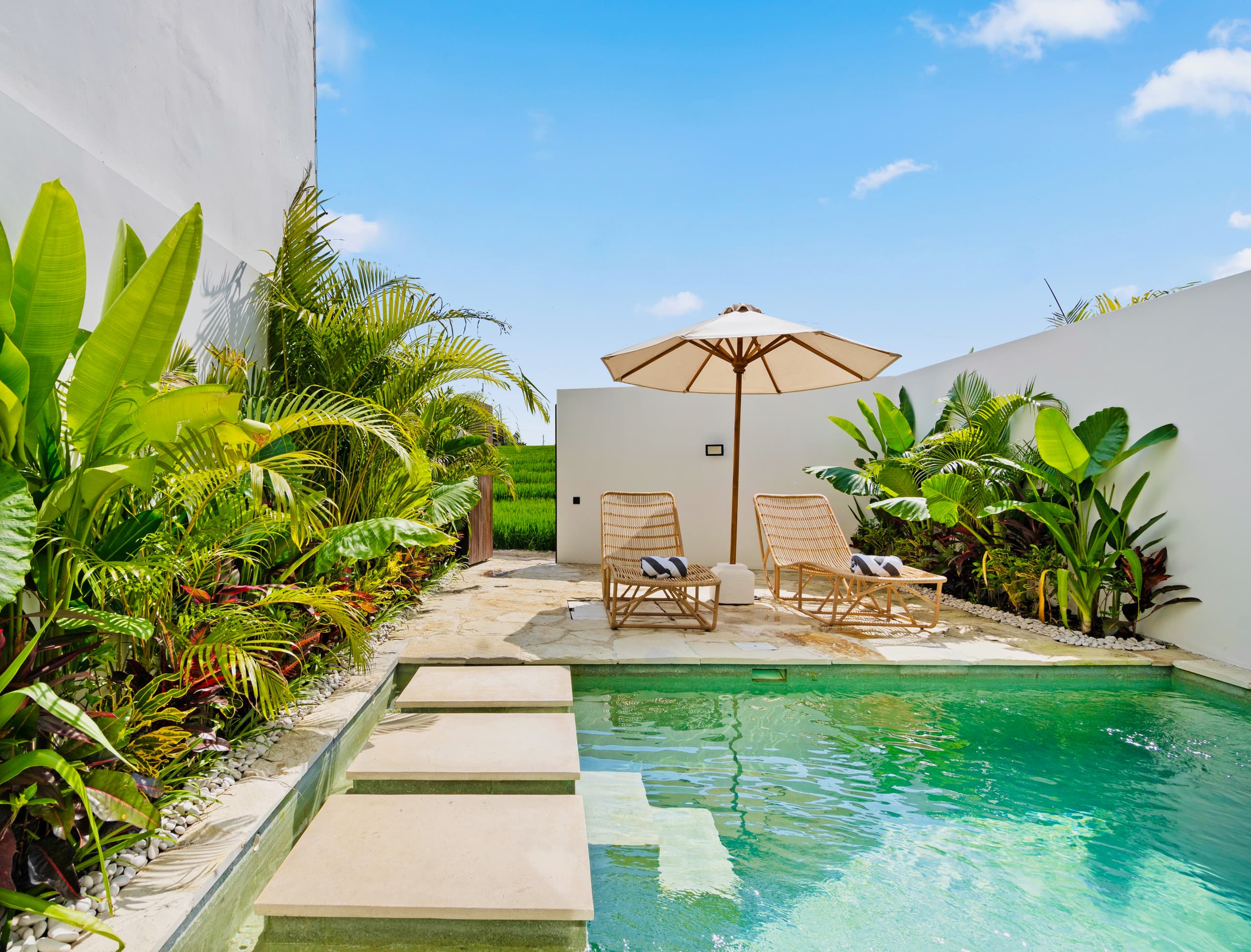 Chic Canggu Escape: Stylish 1BR Private Pool Villa — photo 3
