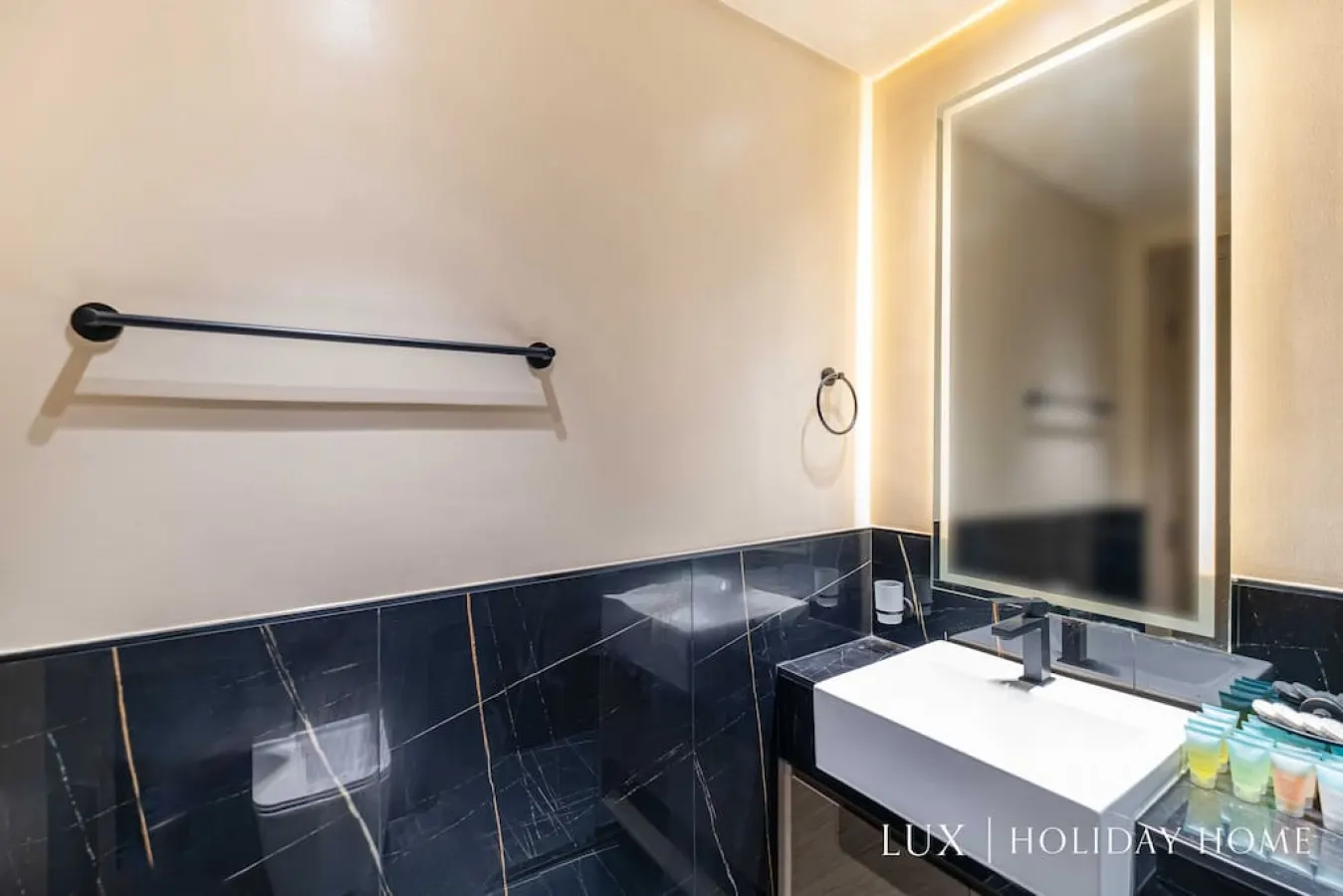 LUX The Modern Binghatti Canal Suite 10