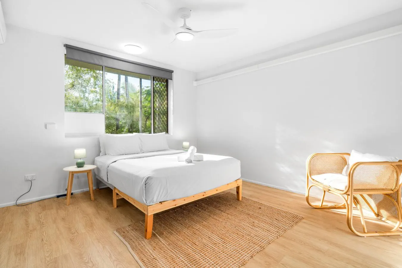 Zen Crescent Sanctuary : Cozy - Modern - Unique — photo 1