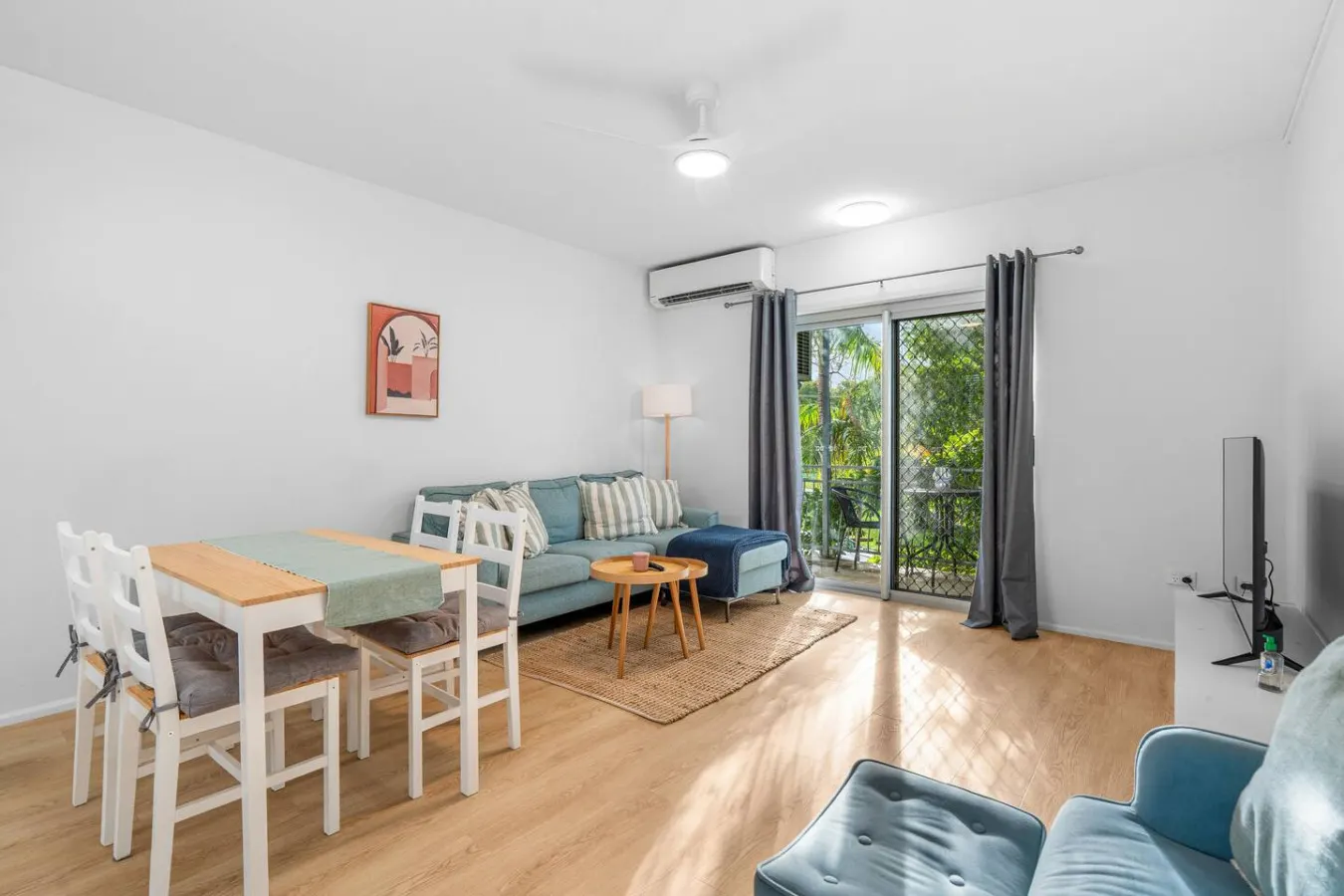 Zen Crescent Sanctuary : Cozy - Modern - Unique — photo 2