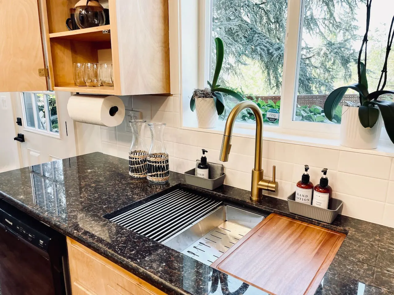 Zen Haus Garden Suite | Views, Fast WiFi, near UO — photo 2