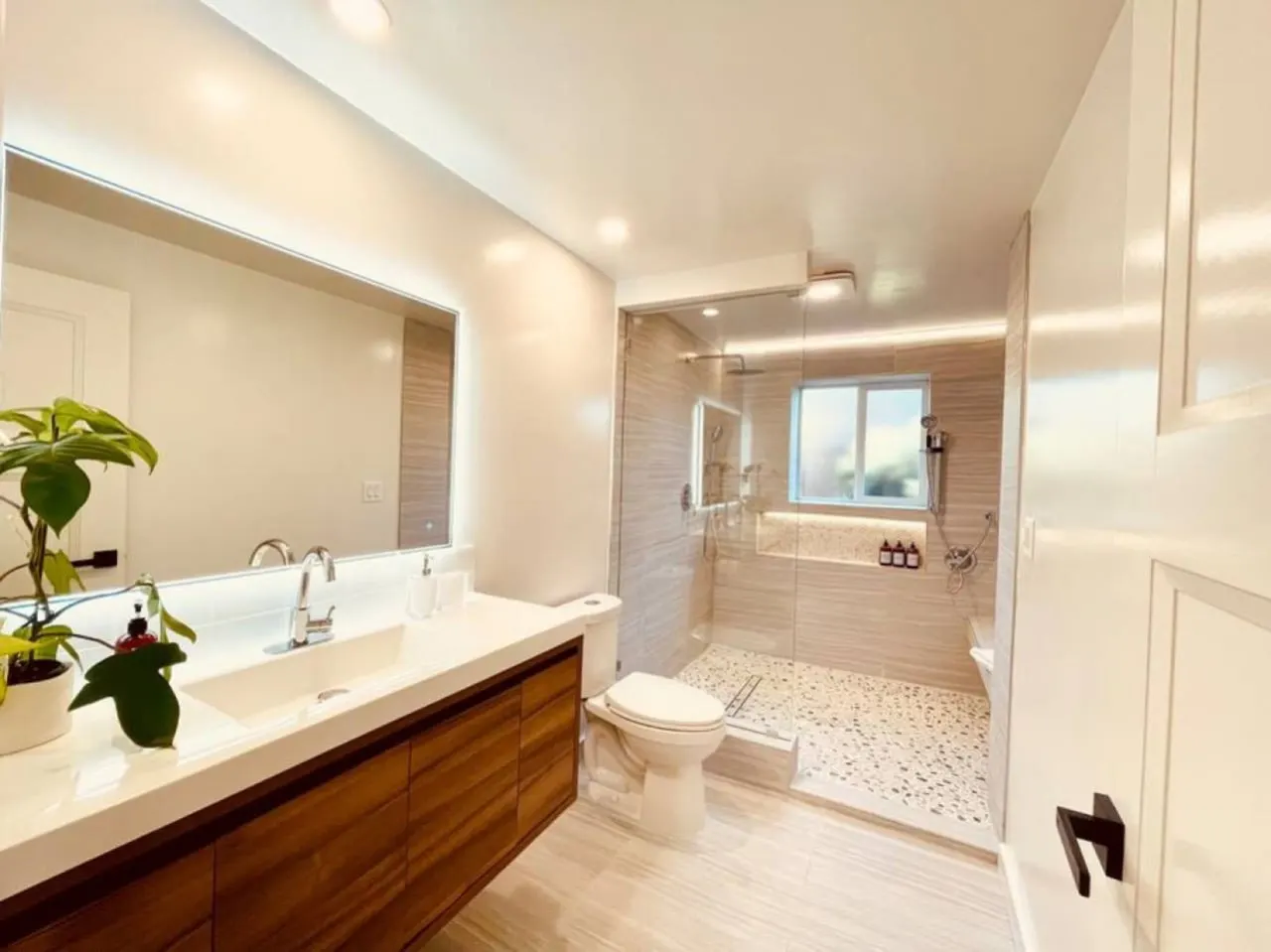 Zen Haus Garden Suite | Views, Fast WiFi, near UO — photo 3