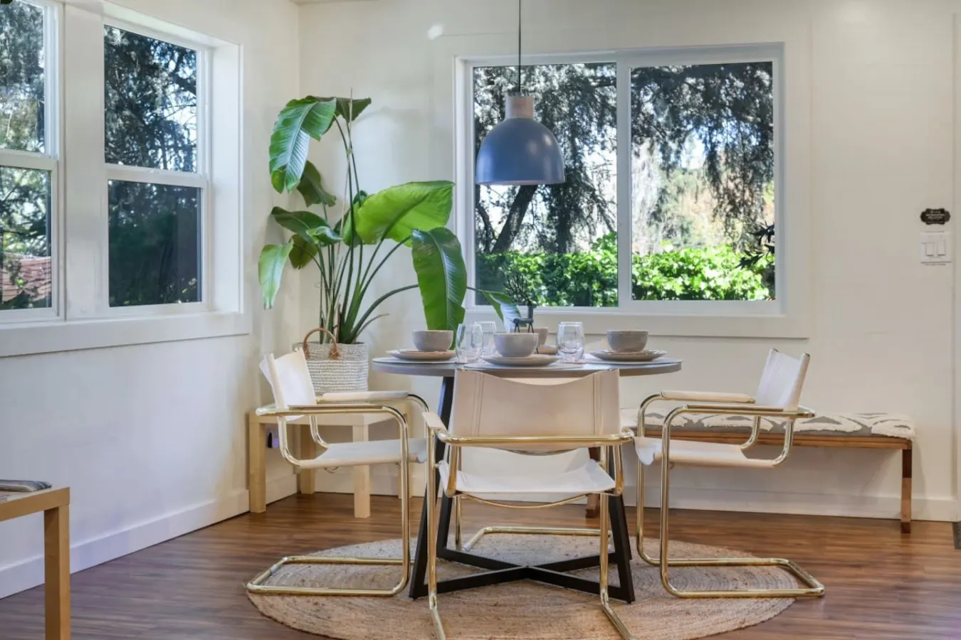 Zen Haus Garden Suite | Views, Fast WiFi, near UO — photo 5