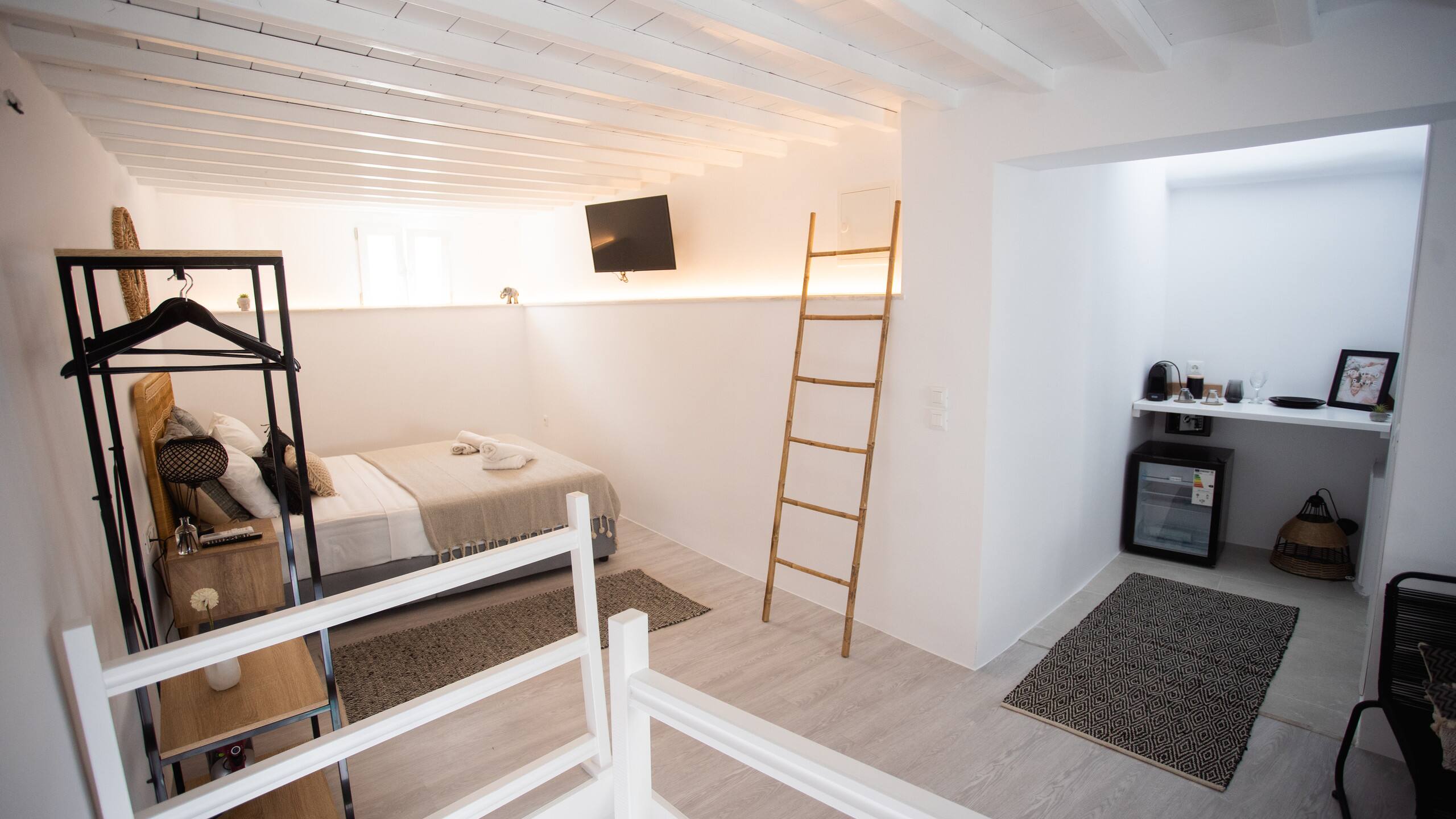 Oculus Mykonos Venice Suites N2 by Live&Travel 6