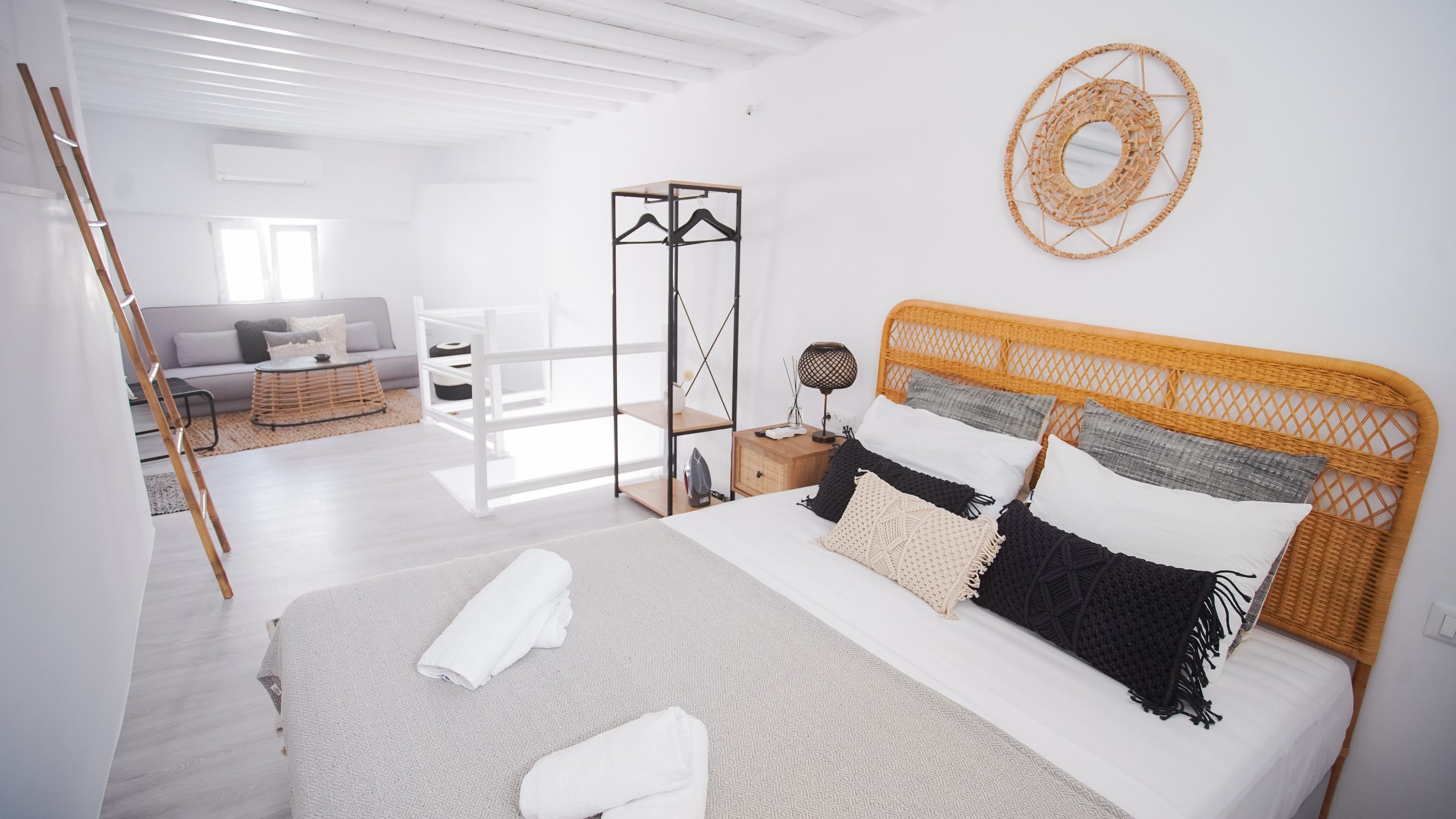 Oculus Mykonos Venice Suites N2 by Live&Travel