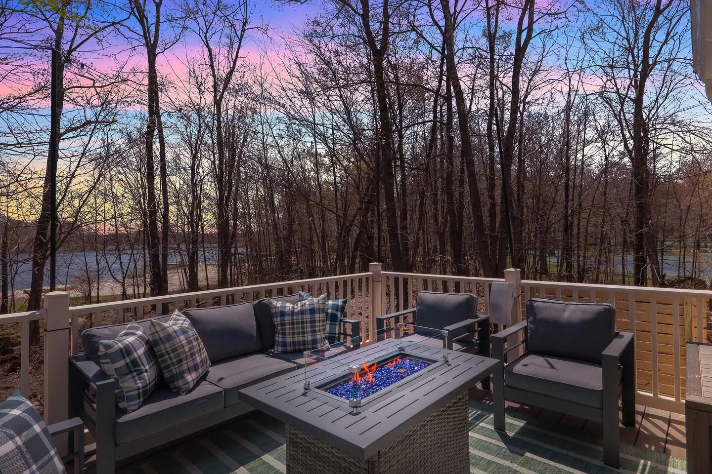 Lakefront Oasis w/ Speakeasy·Kayaks·HotTub·FirePit
