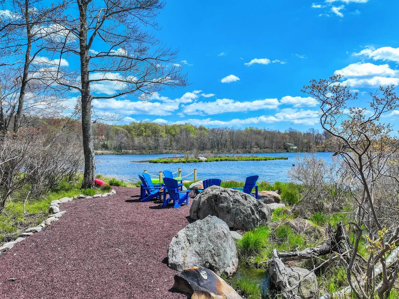 Lakefront Oasis w/ Speakeasy Kayaks HotTub FirePit 12