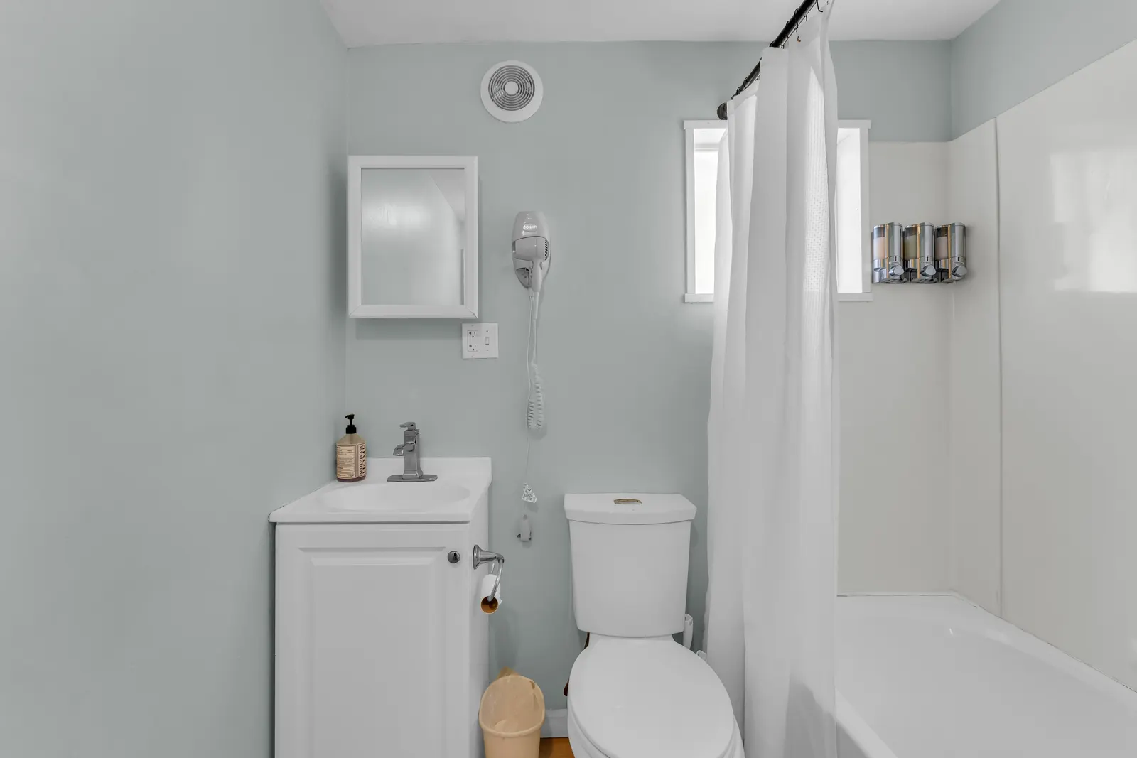 Chi Suite Private Bath 2 Stops from downtown 11