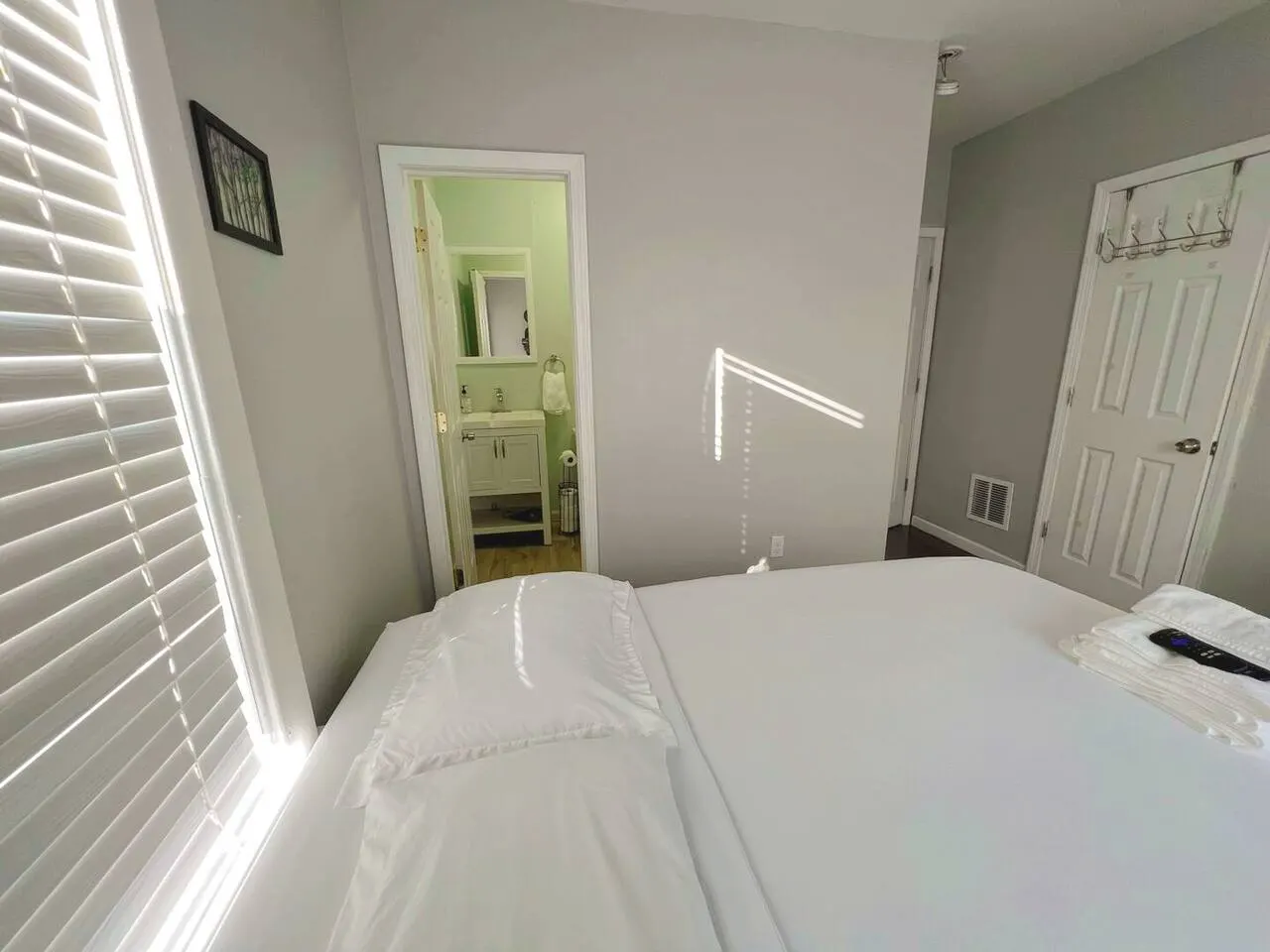 Chi Suite Private Bath 2 Stops from downtown 3