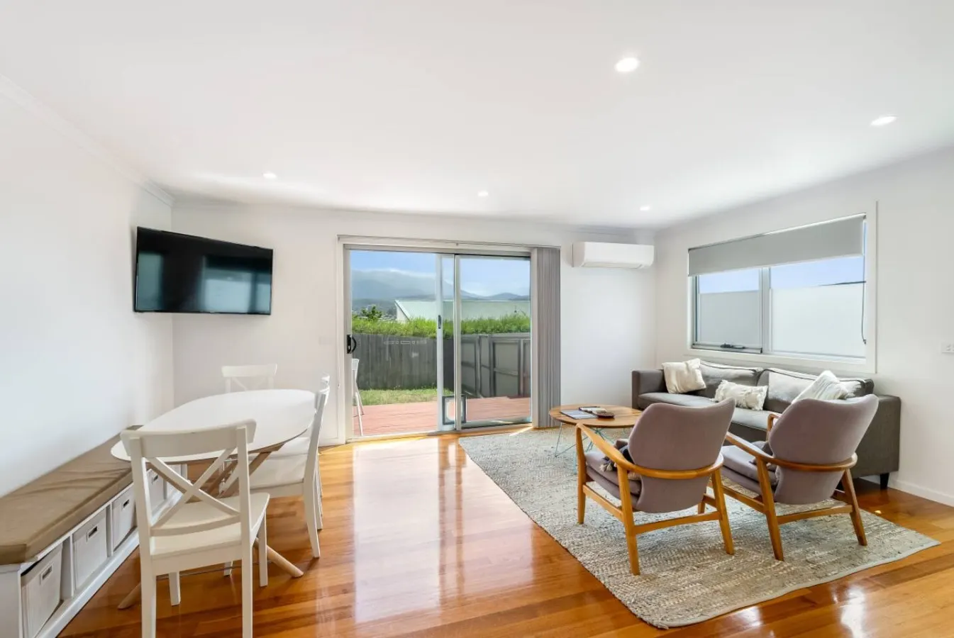 Sunny Home in Kingston Beach 9