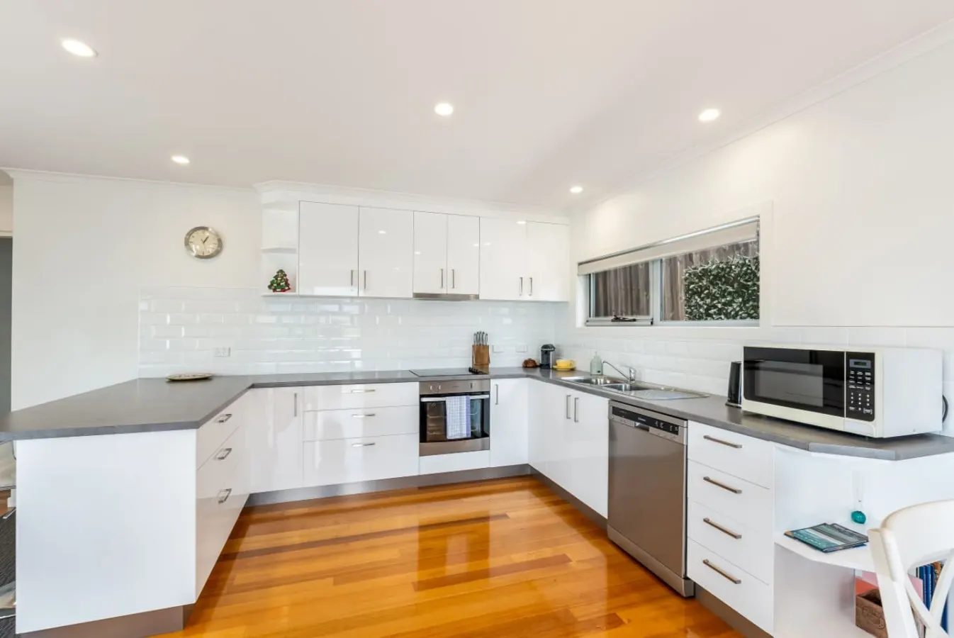 Sunny Home in Kingston Beach 11