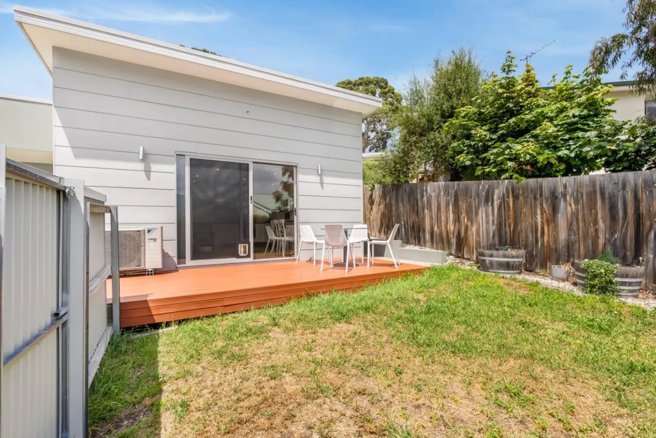 Sunny Home in Kingston Beach 13