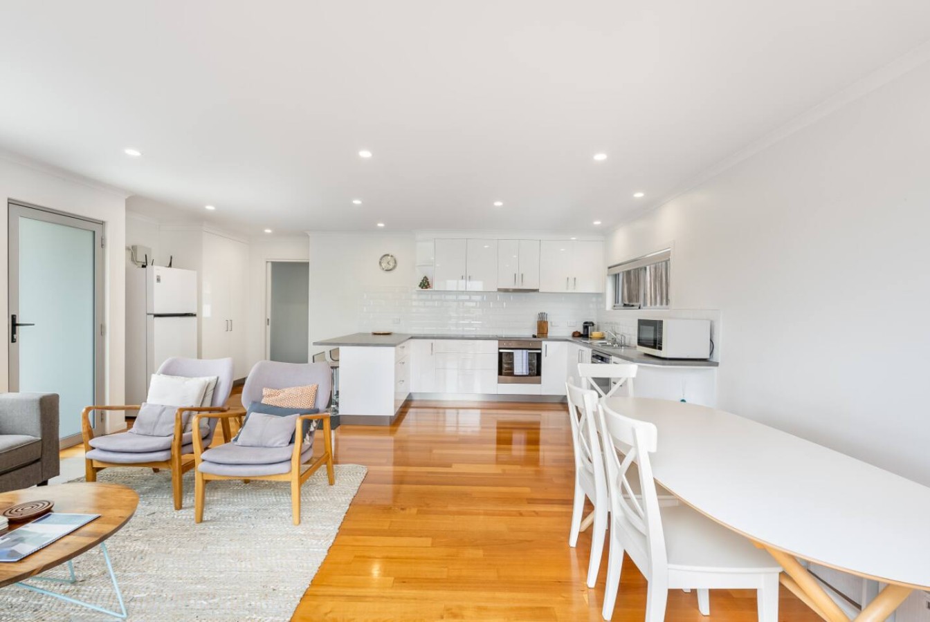 Sunny Home in Kingston Beach 6