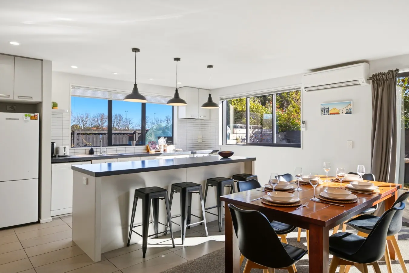 Spacious 3BR Family Home 5 Mins to CBD Free Parking 2