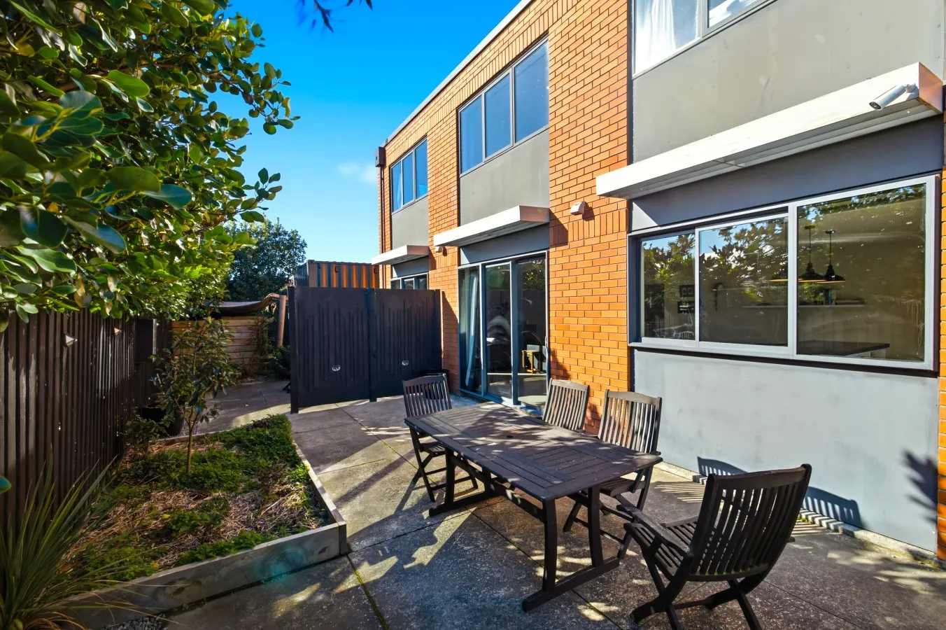 Spacious 3BR Family Home 5 Mins to CBD Free Parking 9